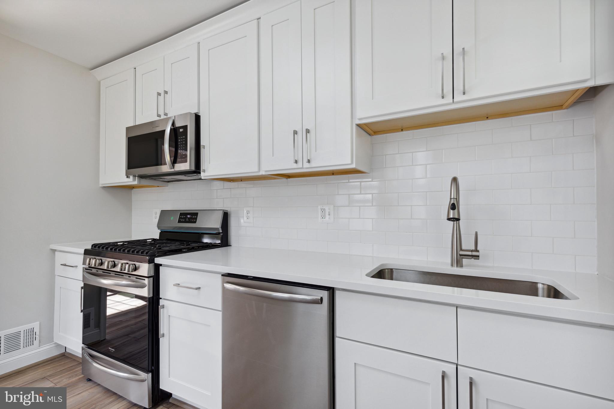 HOLLYWOOD ON THE HILL - Residential