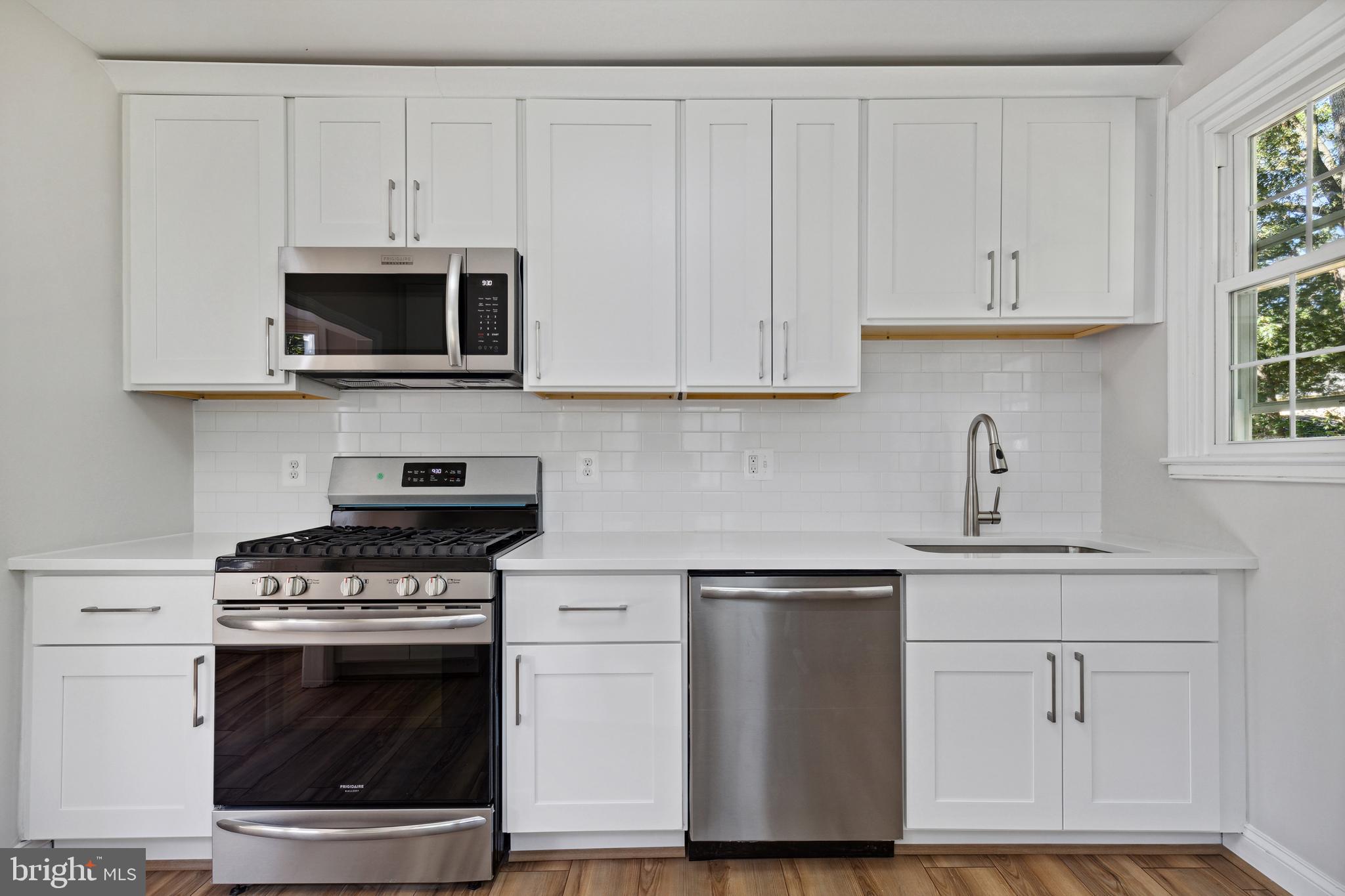 HOLLYWOOD ON THE HILL - Residential