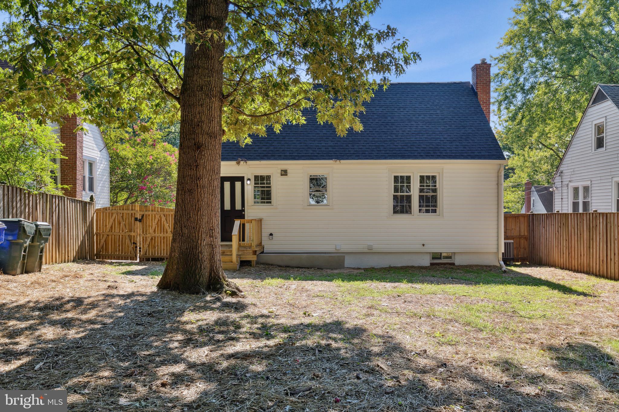 HOLLYWOOD ON THE HILL - Residential