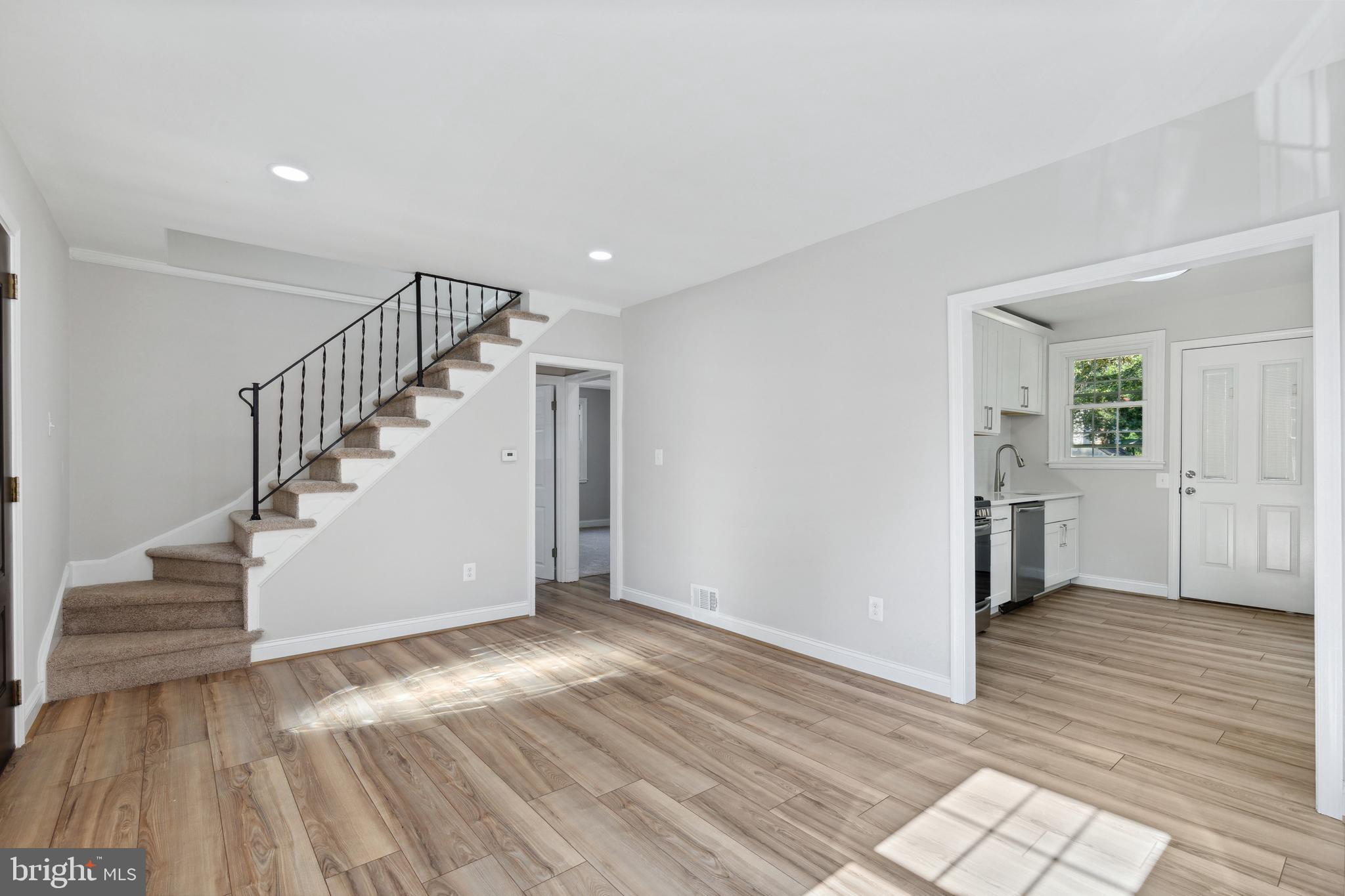 HOLLYWOOD ON THE HILL - Residential