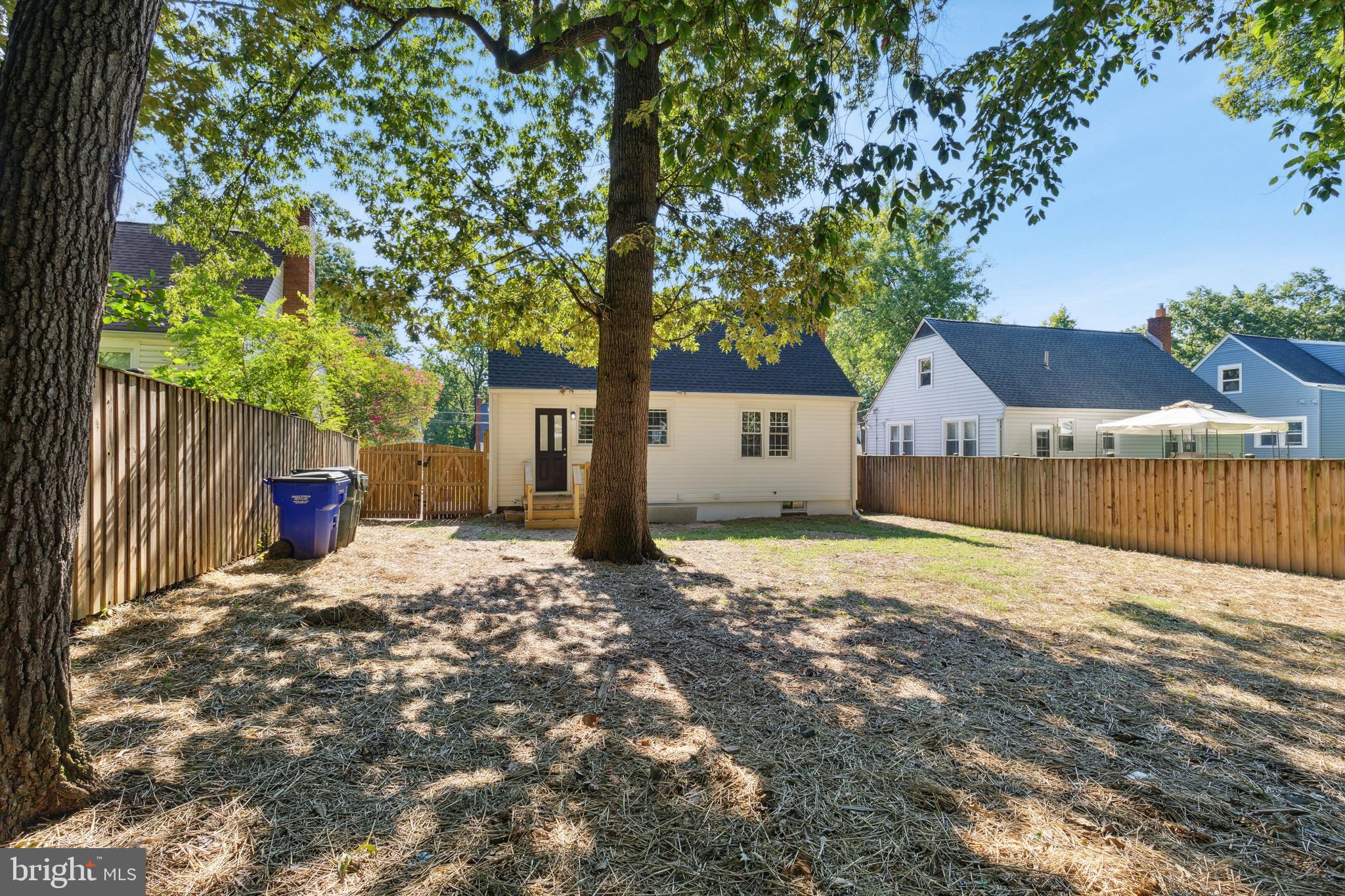 HOLLYWOOD ON THE HILL - Residential