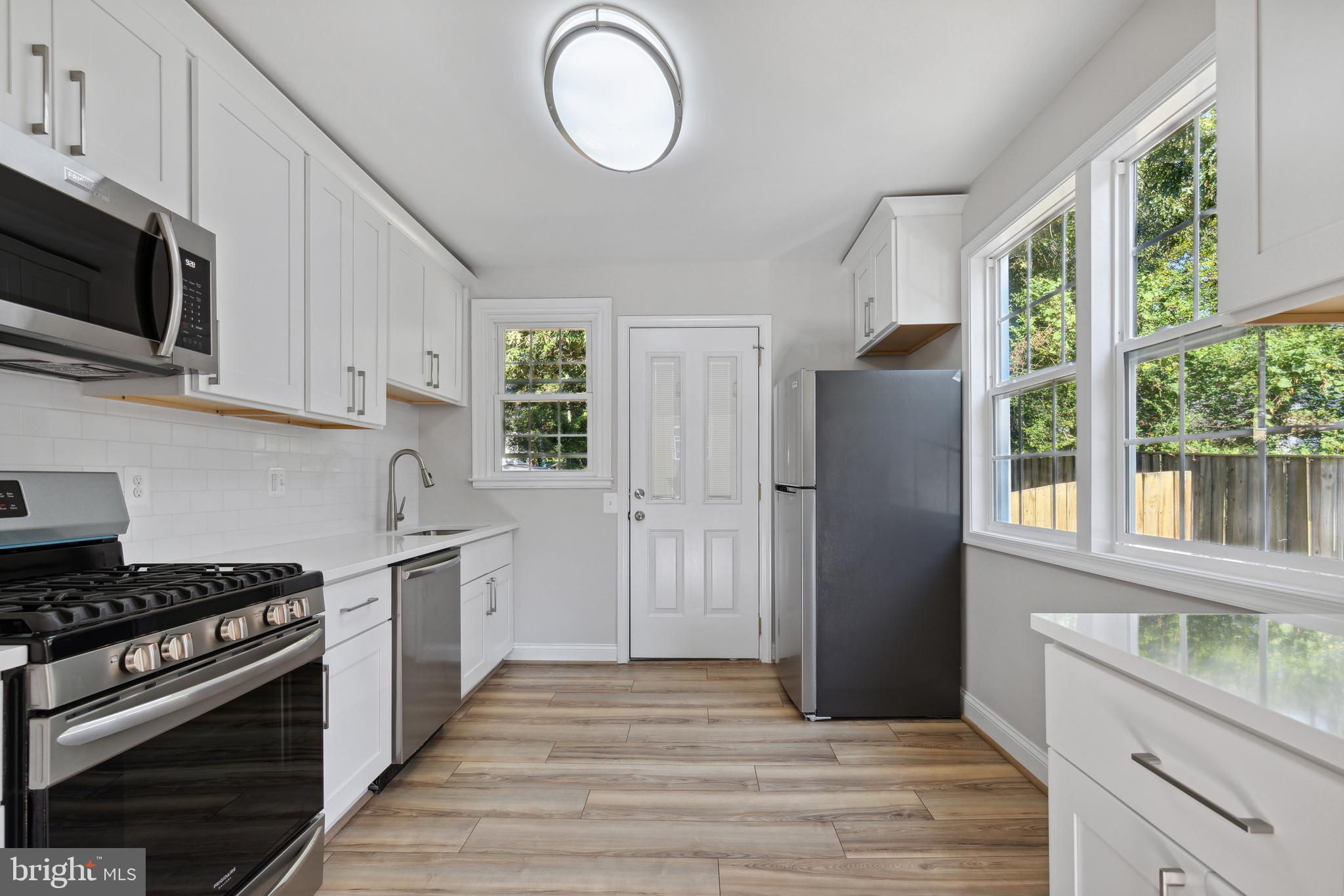 HOLLYWOOD ON THE HILL - Residential