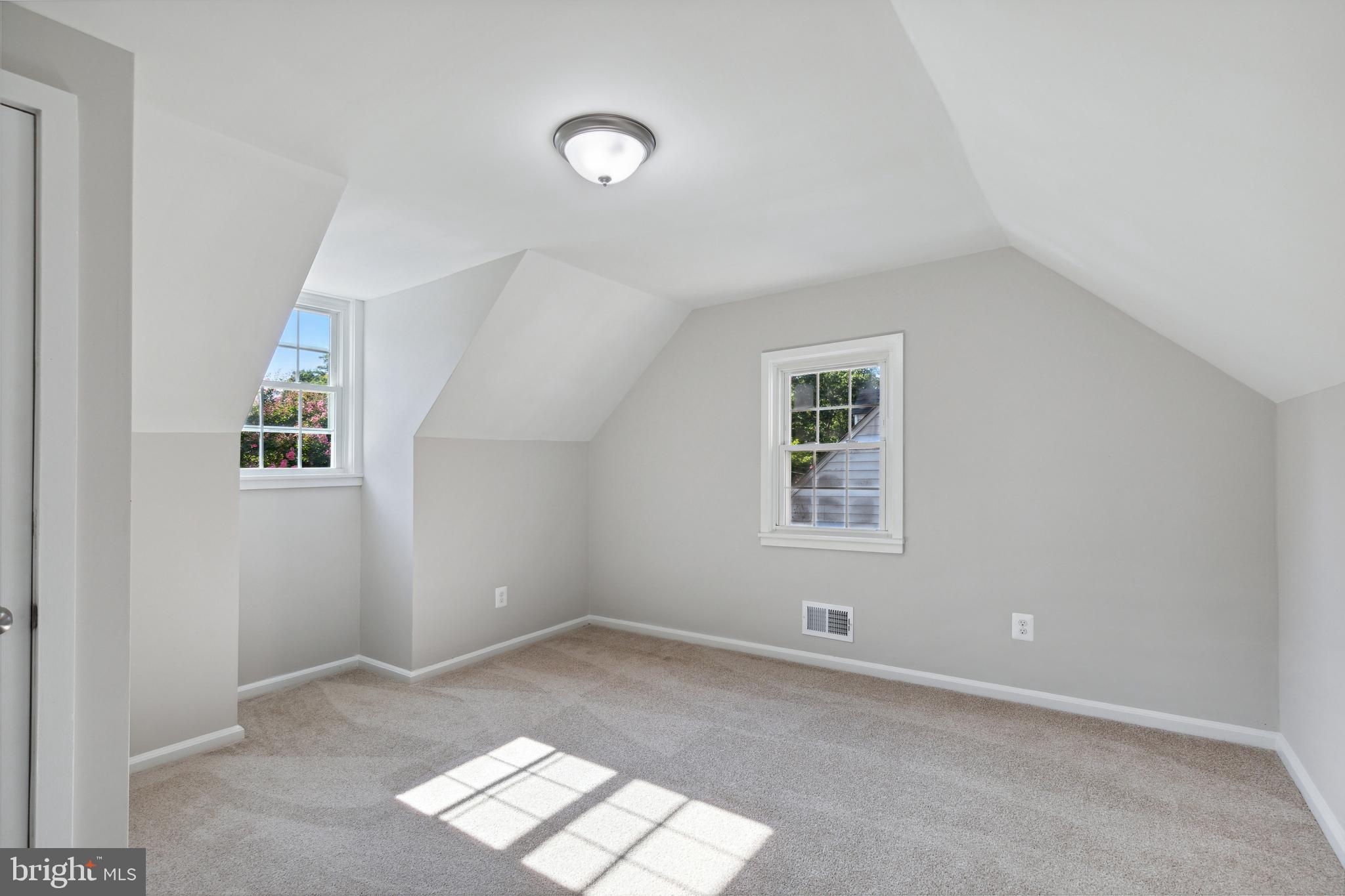 HOLLYWOOD ON THE HILL - Residential