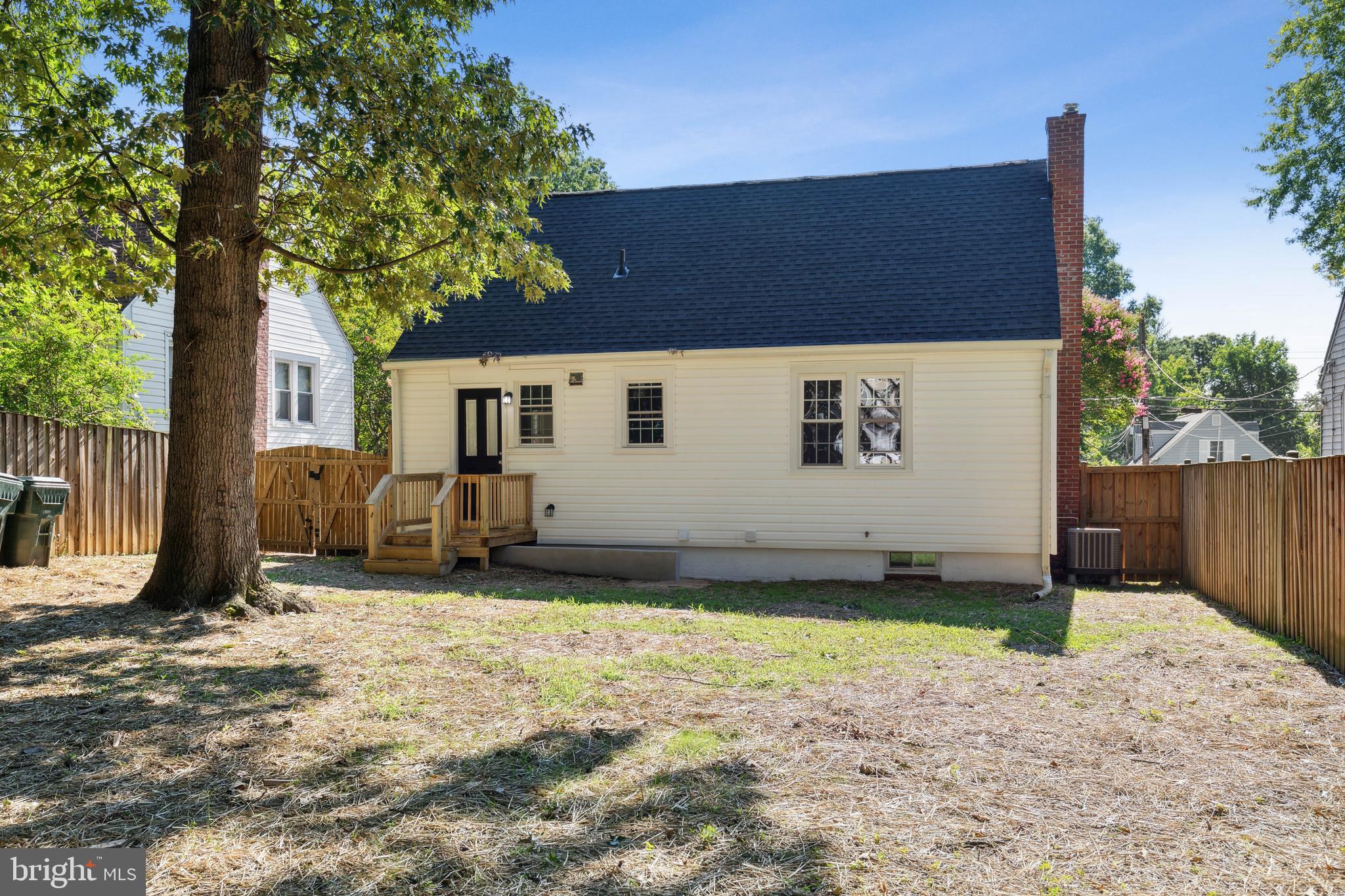 HOLLYWOOD ON THE HILL - Residential