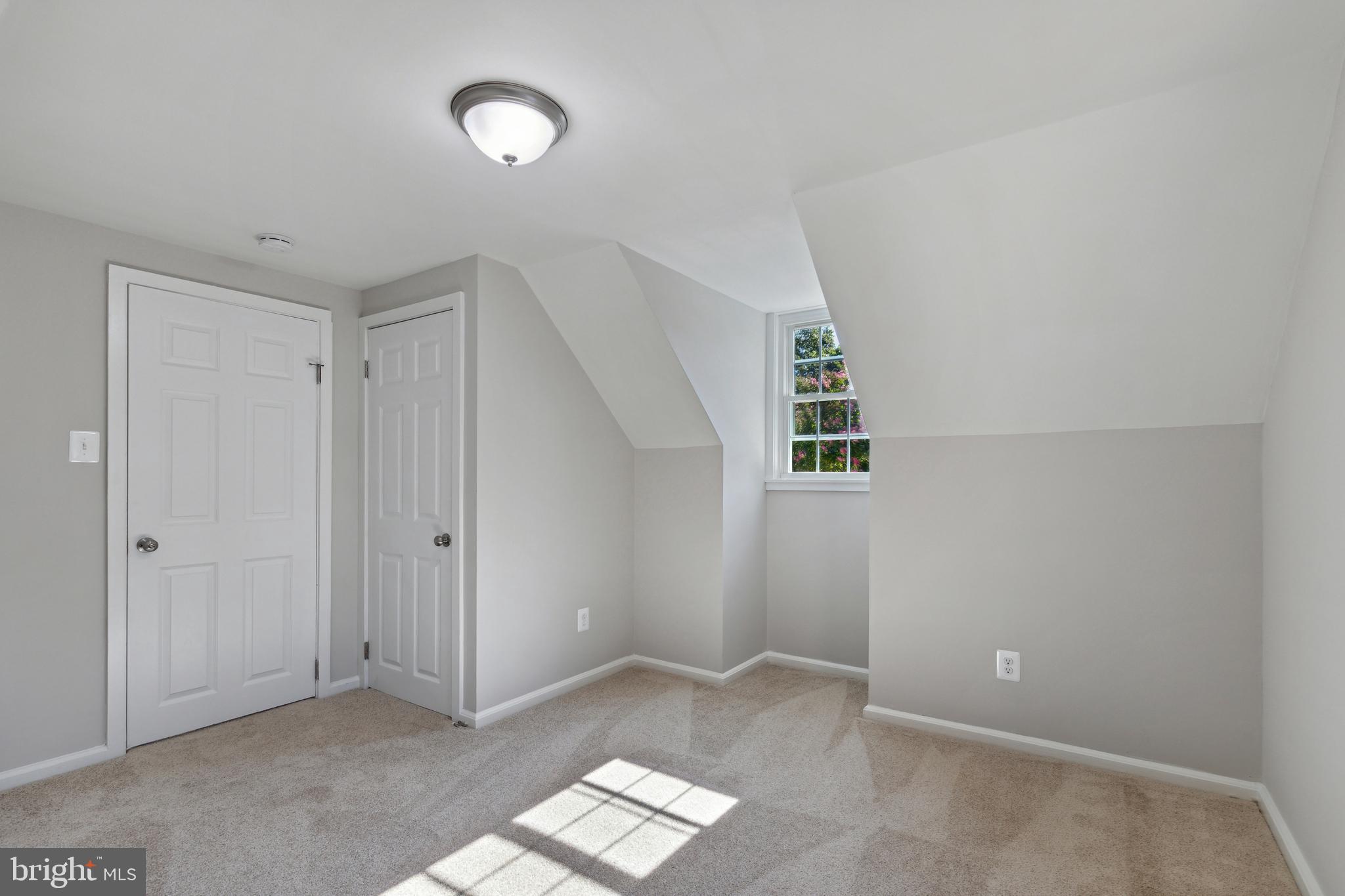 HOLLYWOOD ON THE HILL - Residential