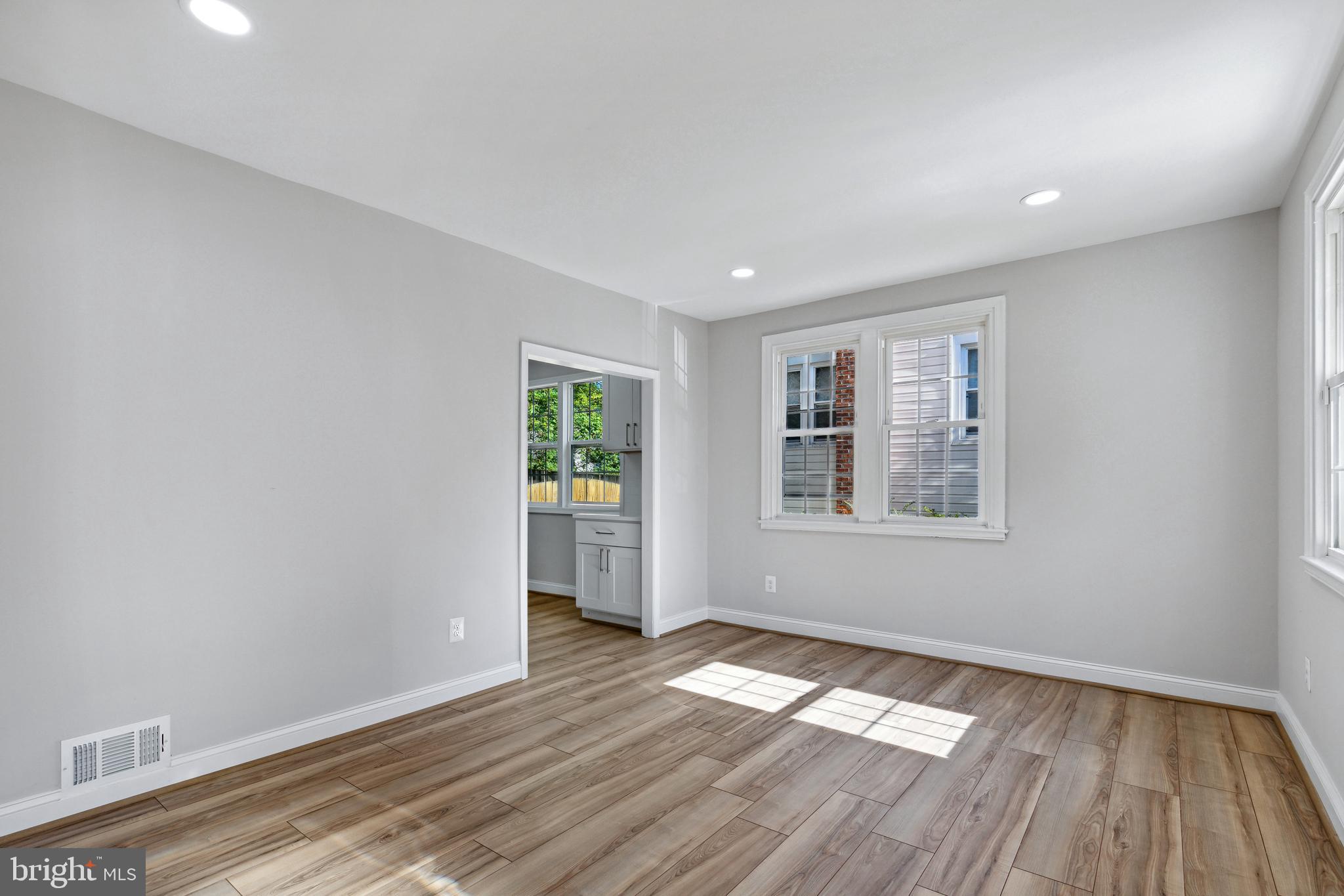 HOLLYWOOD ON THE HILL - Residential