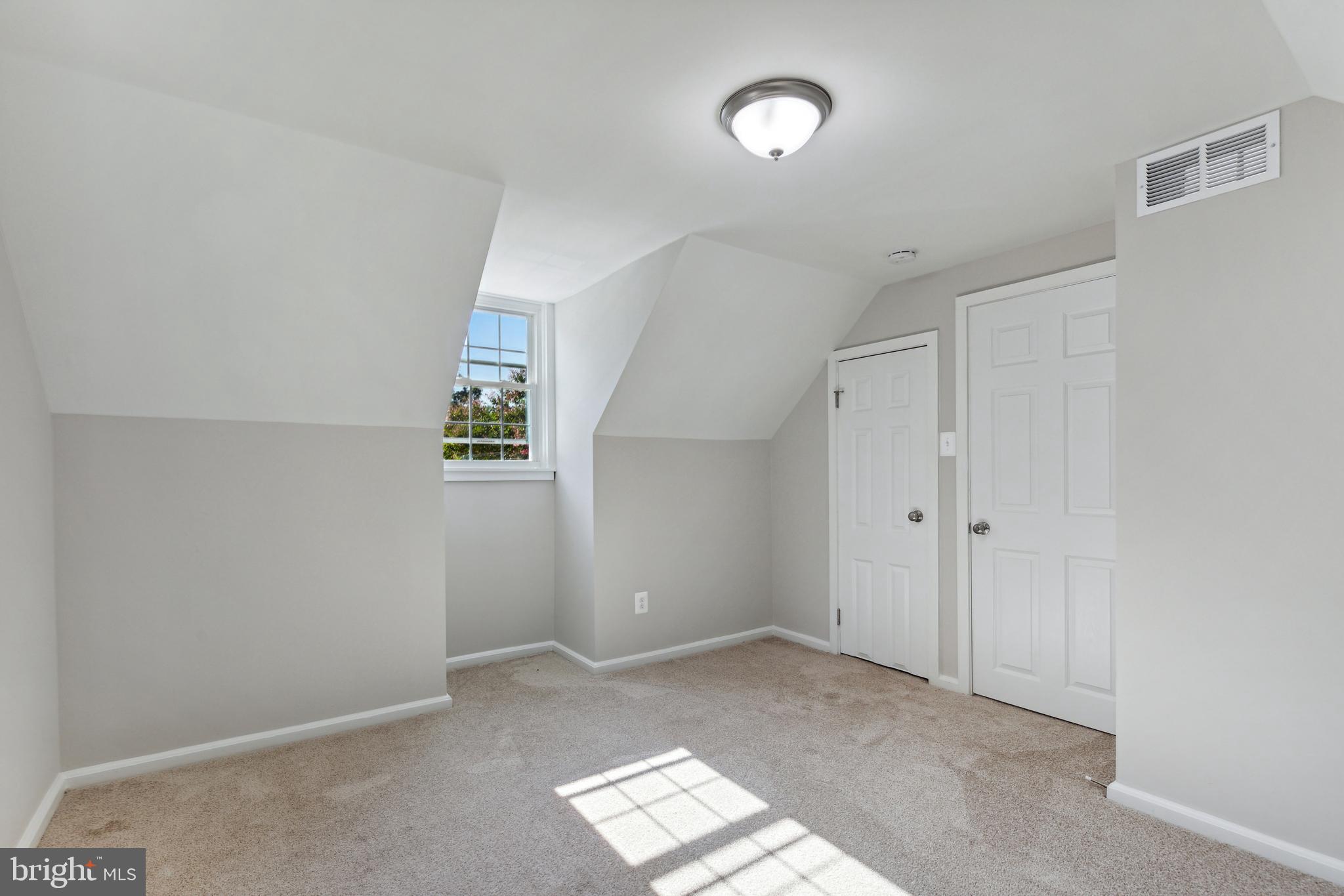 HOLLYWOOD ON THE HILL - Residential