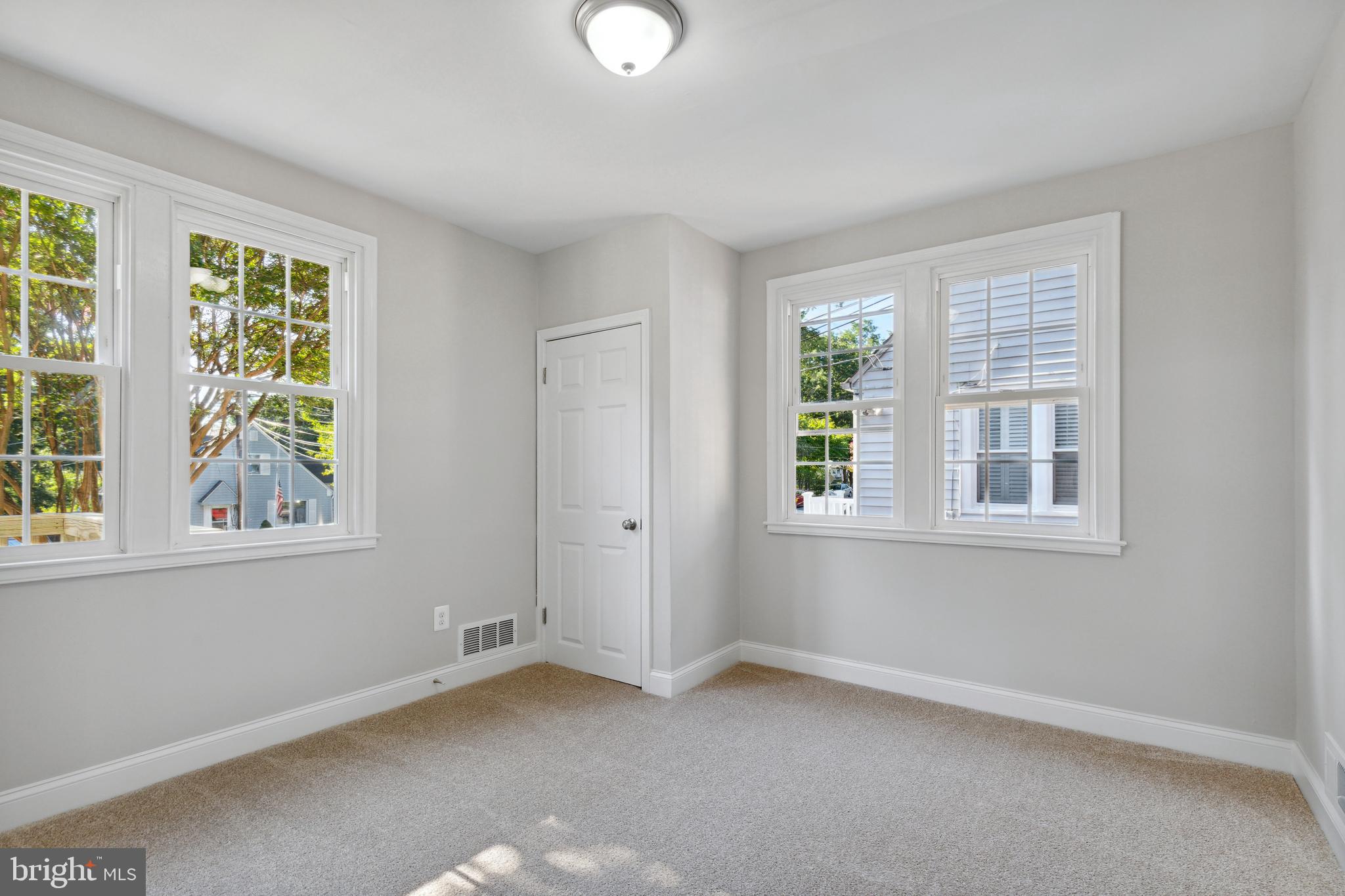 HOLLYWOOD ON THE HILL - Residential