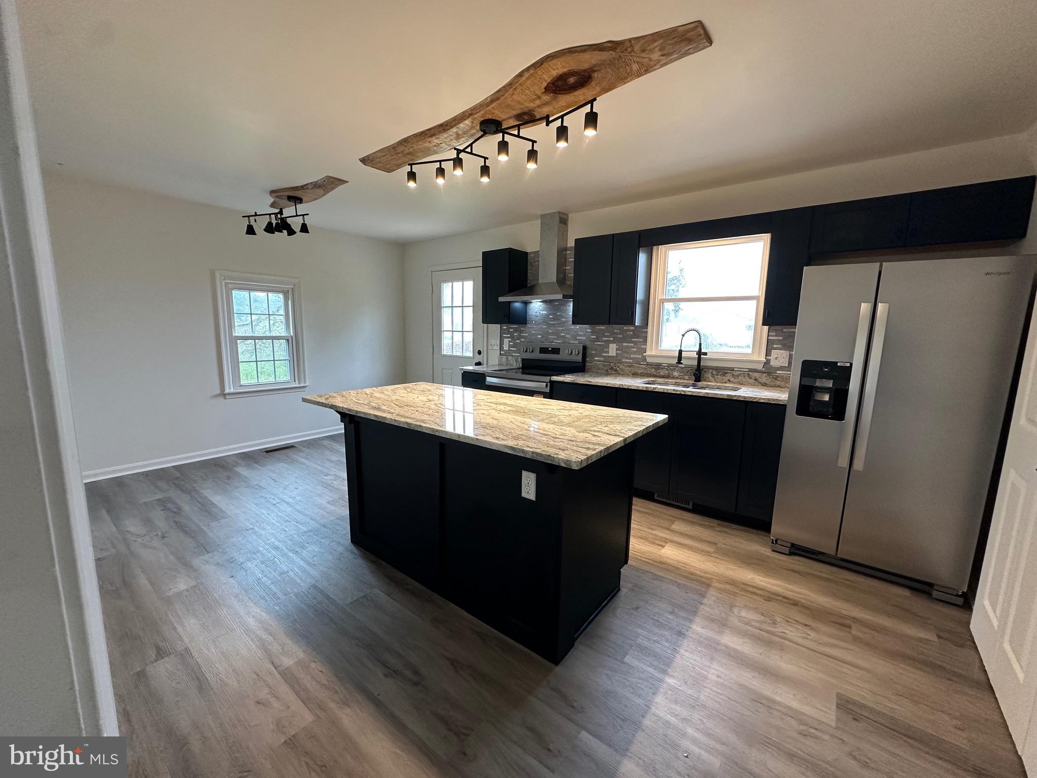 LAKESHORES - Residential