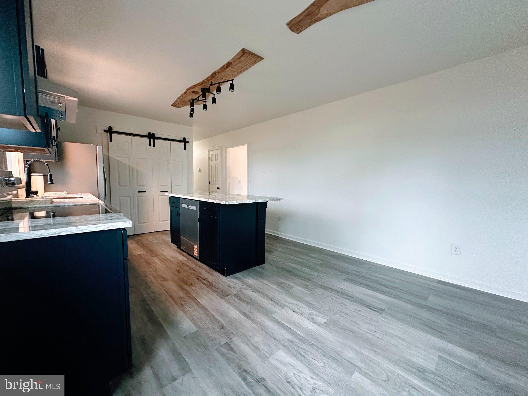 LAKESHORES - Residential