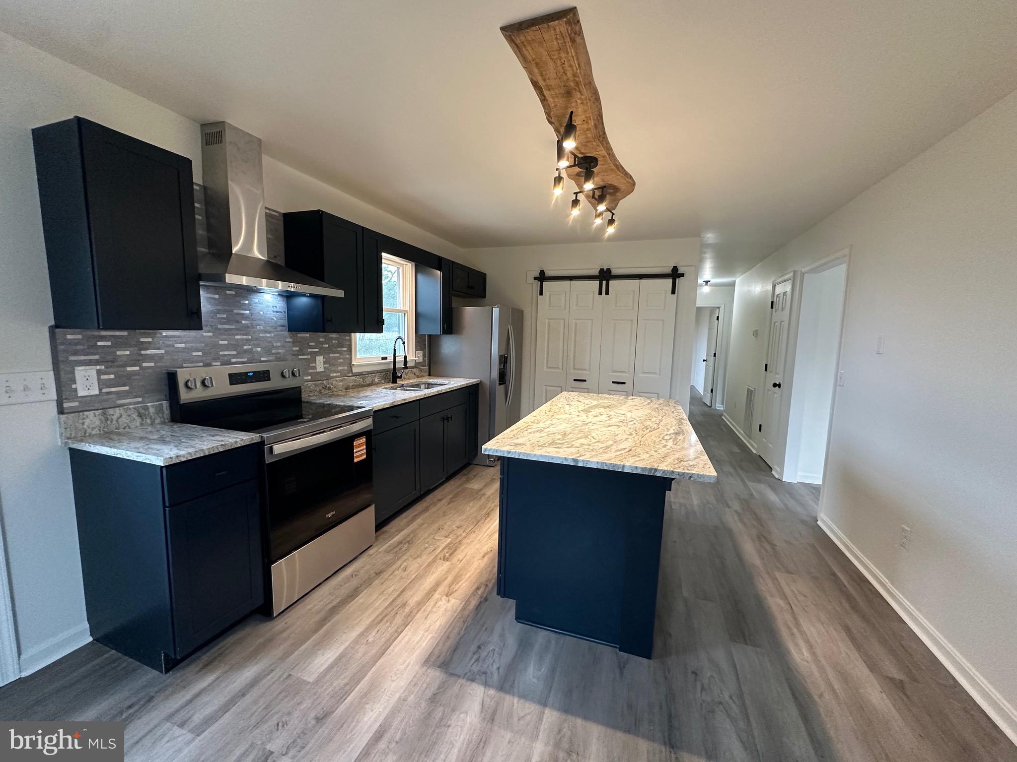 LAKESHORES - Residential