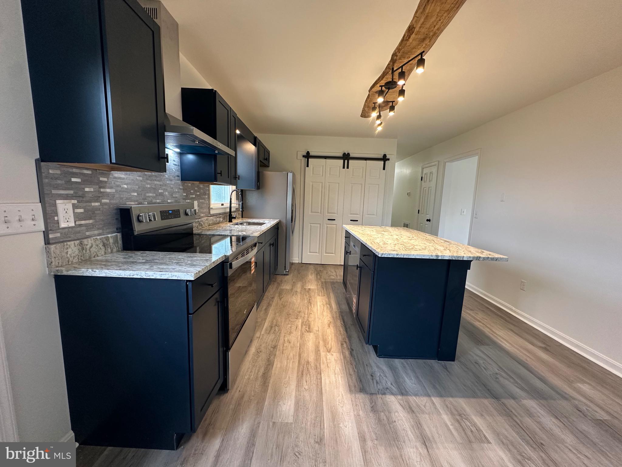 LAKESHORES - Residential