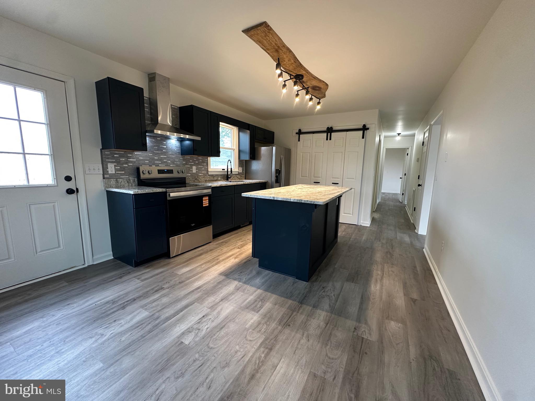 LAKESHORES - Residential