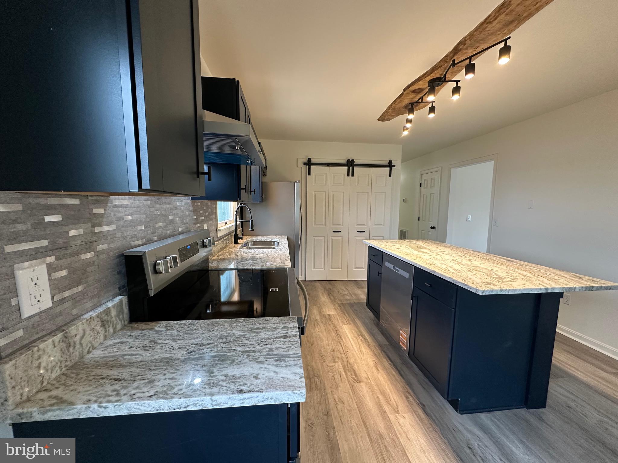 LAKESHORES - Residential