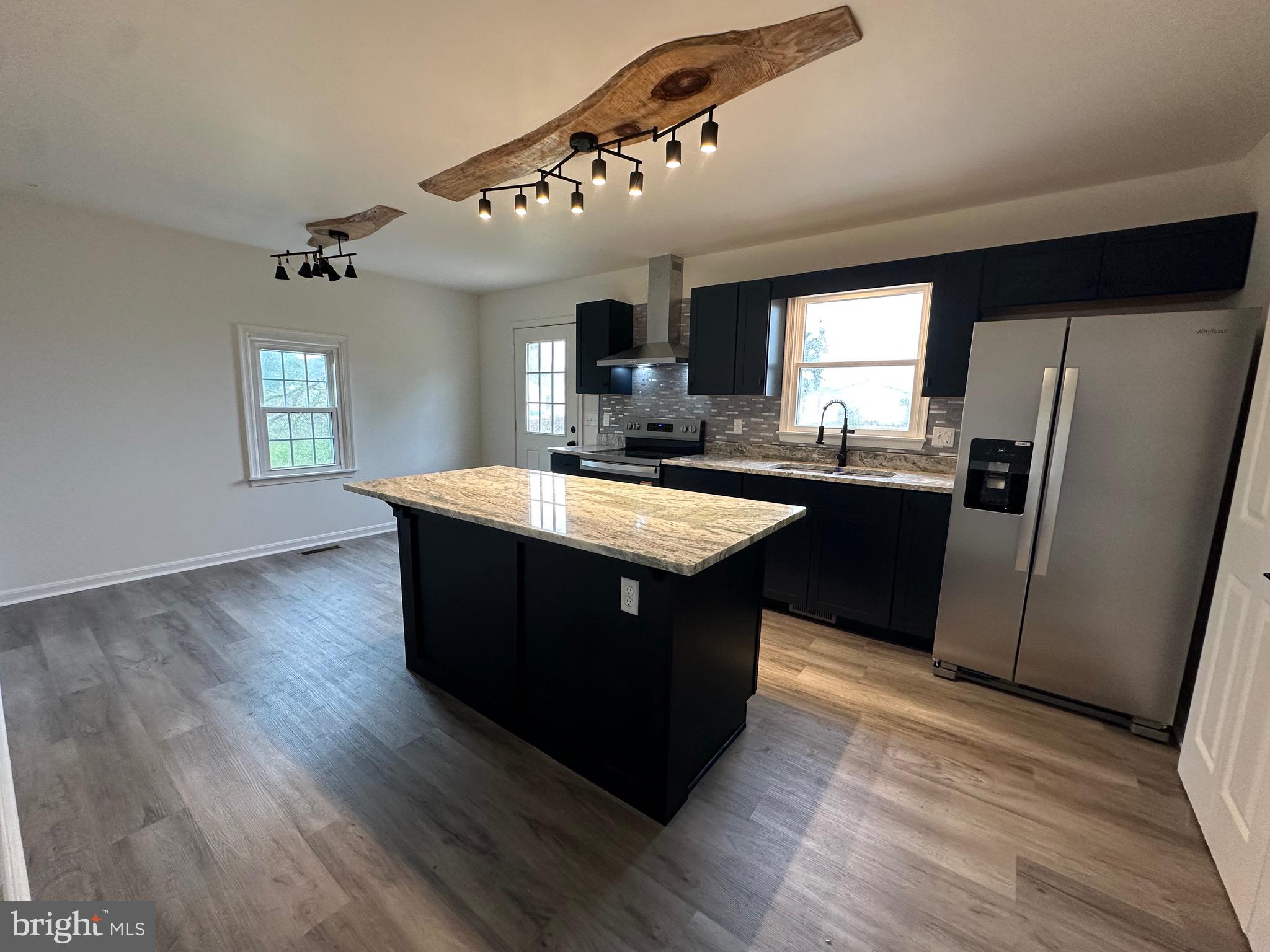 LAKESHORES - Residential