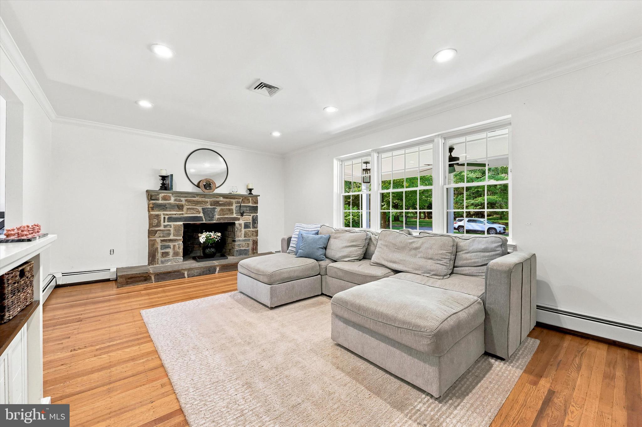 649 MIDWAY LANE
