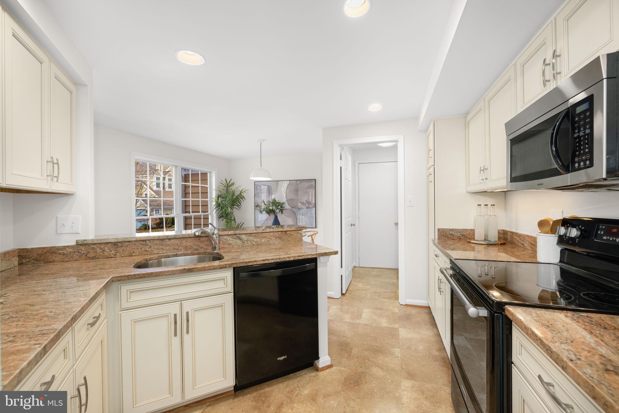 RESTON - Residential