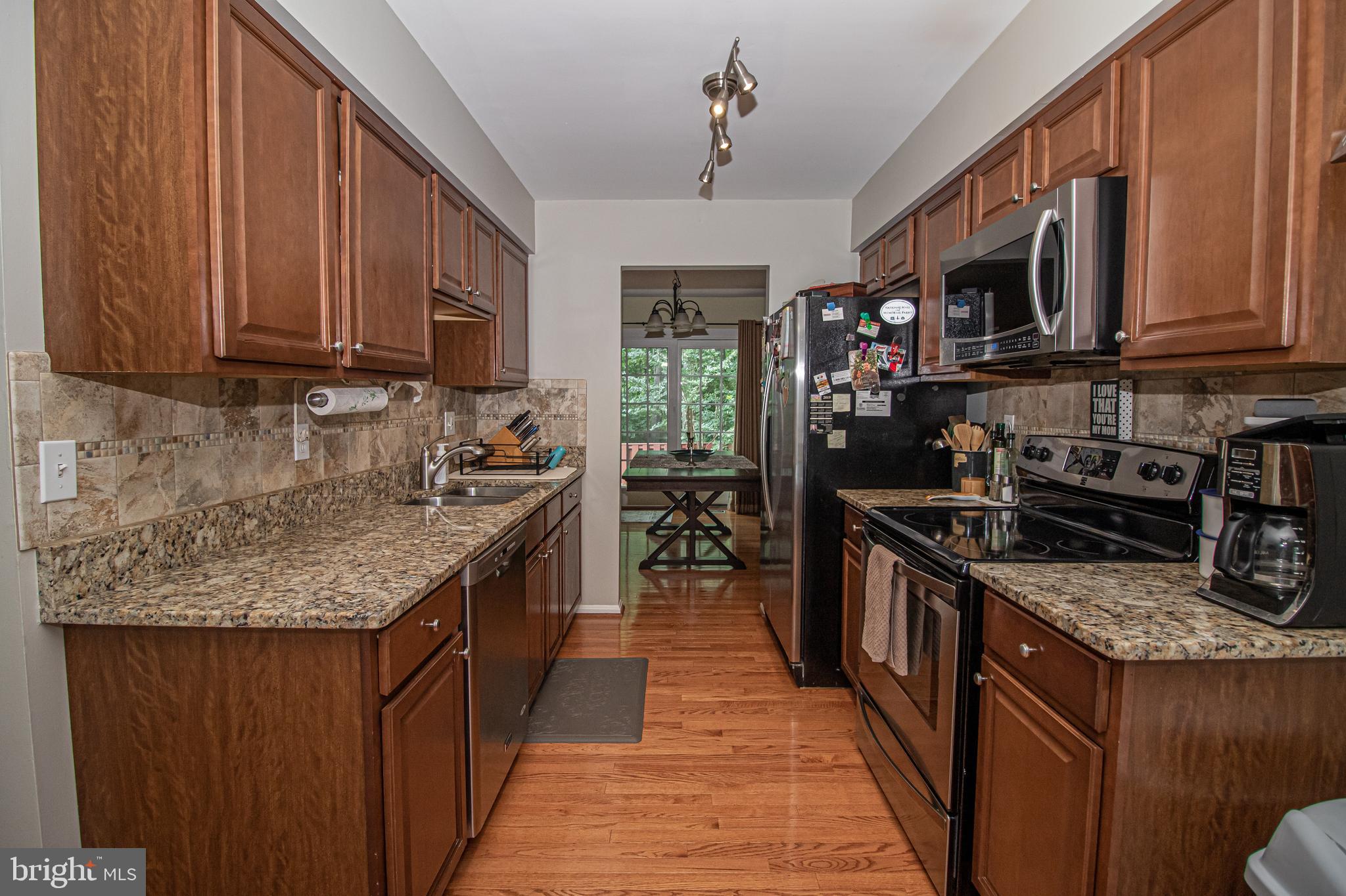 COUNTRY CREEK - Residential Lease