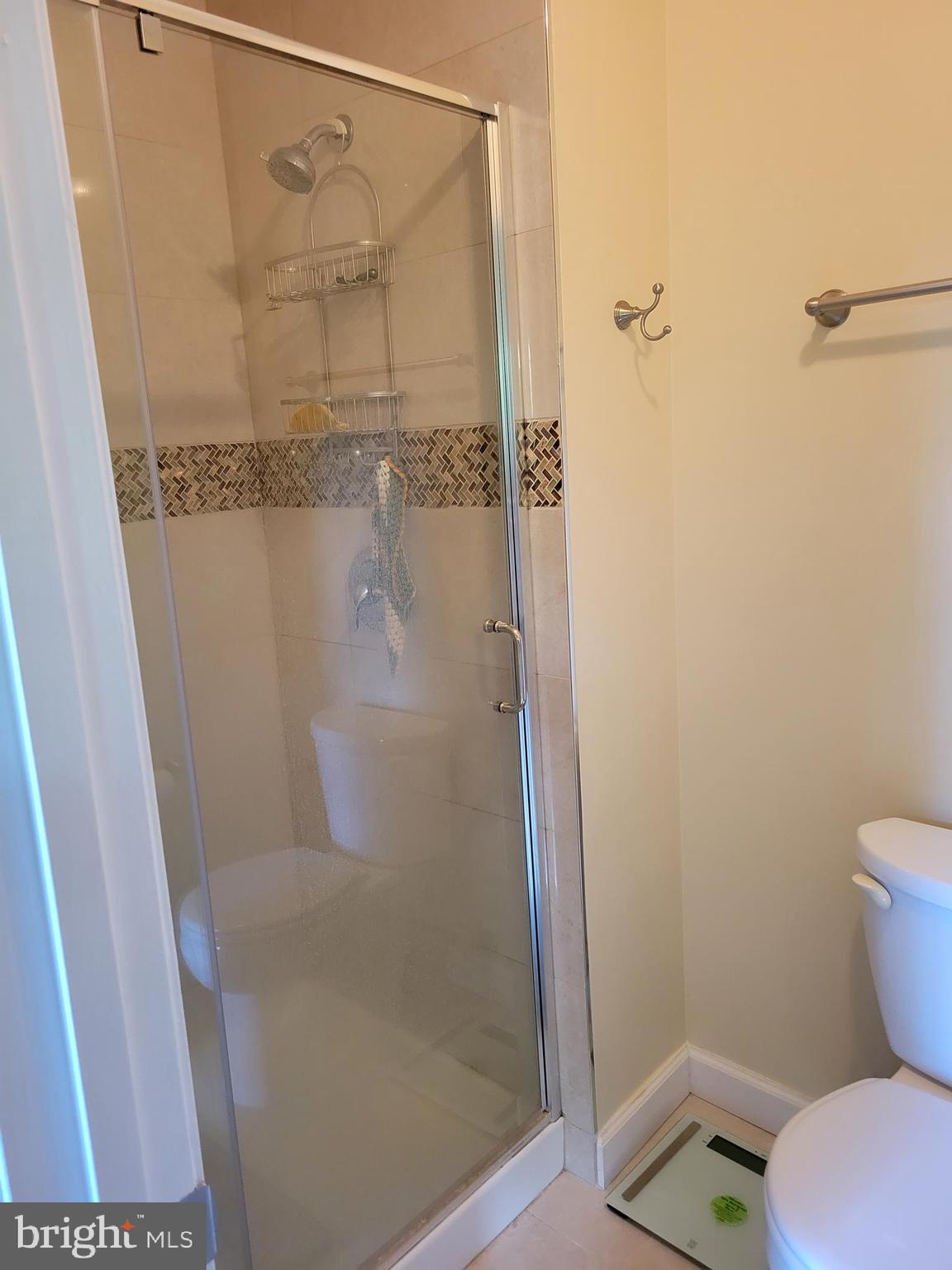 COUNTRY CREEK - Residential Lease