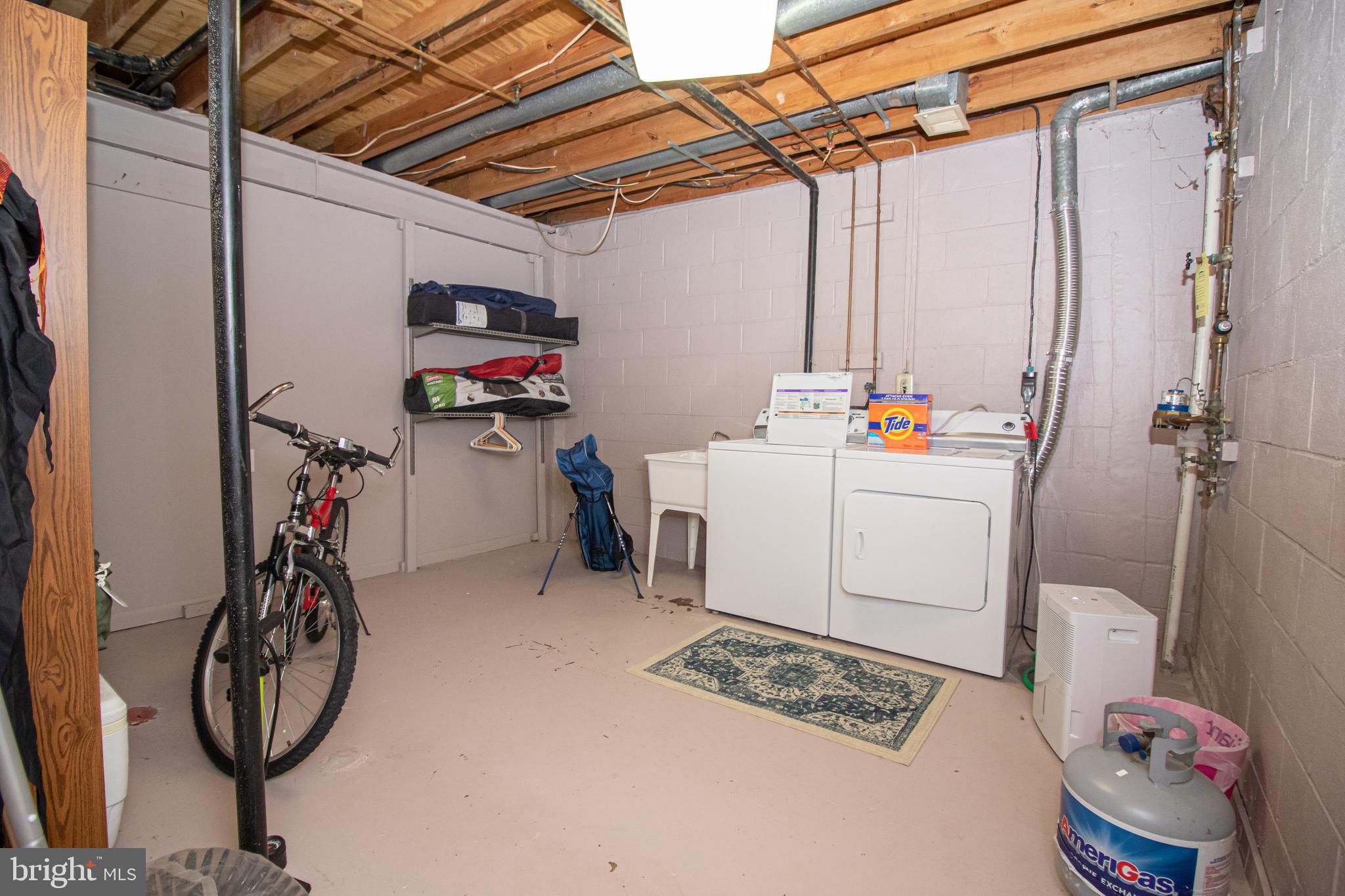 COUNTRY CREEK - Residential Lease