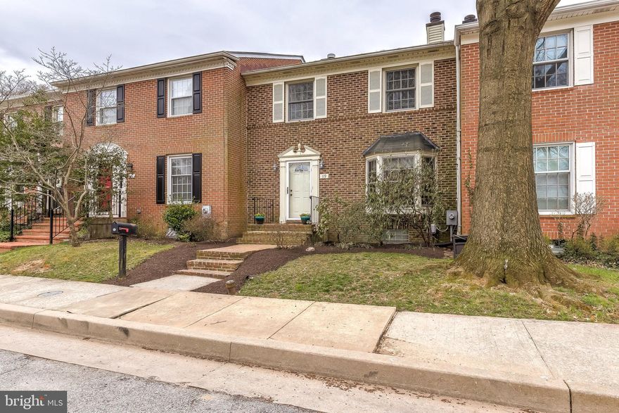 That row of townhomes you have always admired.  Here it is!!  Larger than it seems from the outside, this home has it ALL.  Great kitchen that opens to a den, a formal living room and dining room, finished lower level with a wood burning fireplce and a huge storage room.  The master bedroom and bathroom are awesome and the additional two bedrooms are large and filled with natural light.  The enclosed back patio is an oasis.  Great closet space, crown moldings, chair rails ... lots of charming details!!   We love this home...so will you!