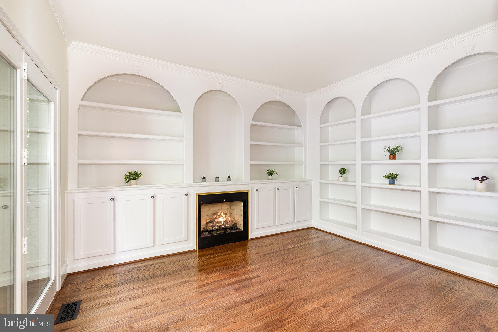 5811 WINDSOR RETREAT