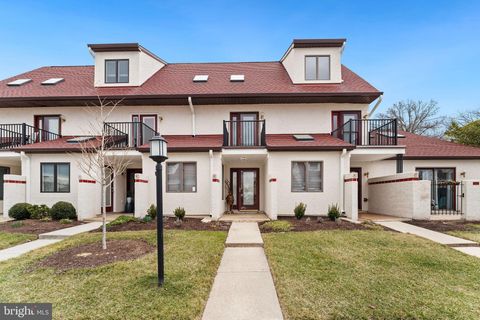8 QUEEN VICTORIA WAY E CHESTER MD 21619
