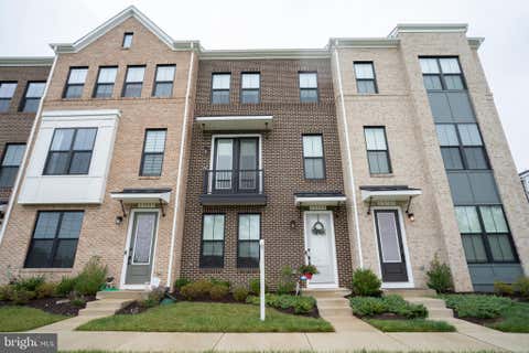 Photo of 23099 Growler Square, ASHBURN, VA 20148 (MLS # VALO2133966)