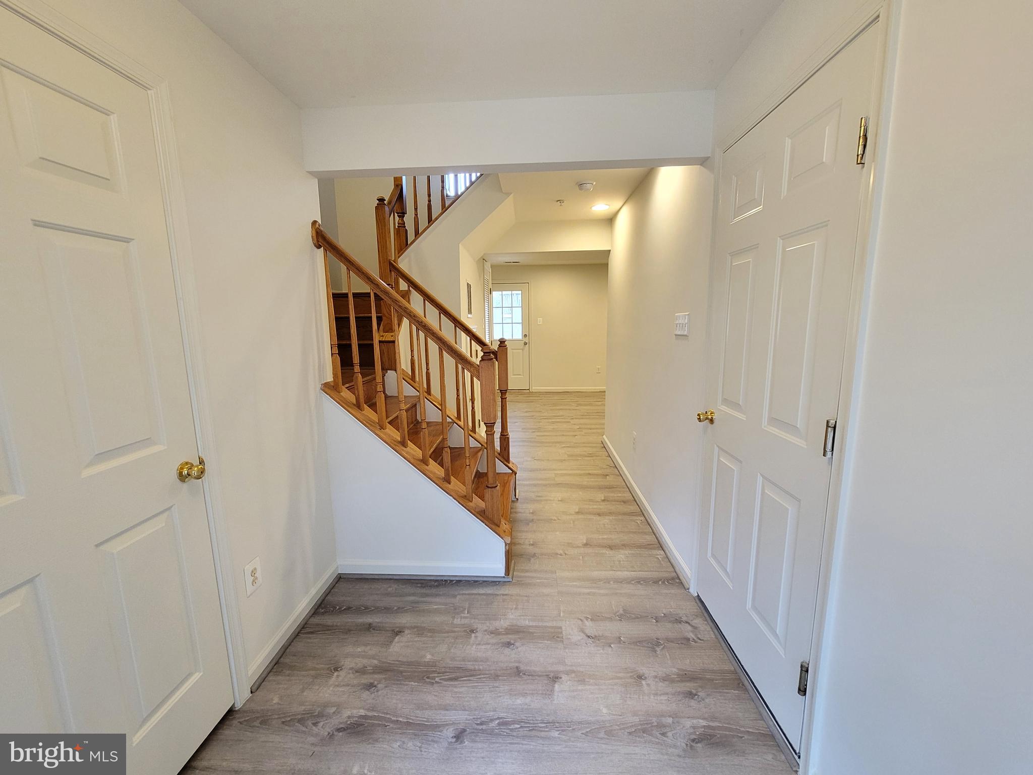 VILLAGE TOWNS - Residential Lease