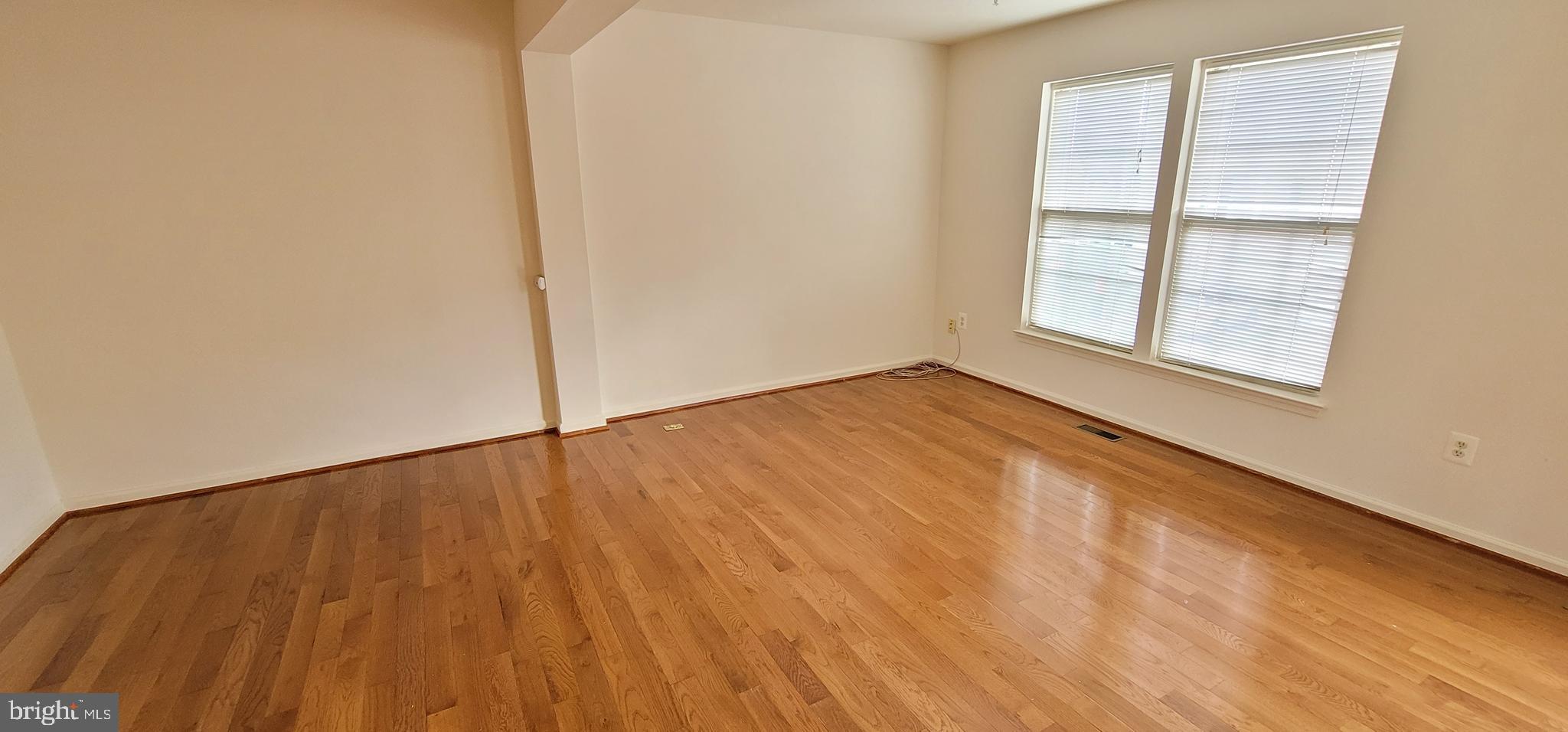 VILLAGE TOWNS - Residential Lease