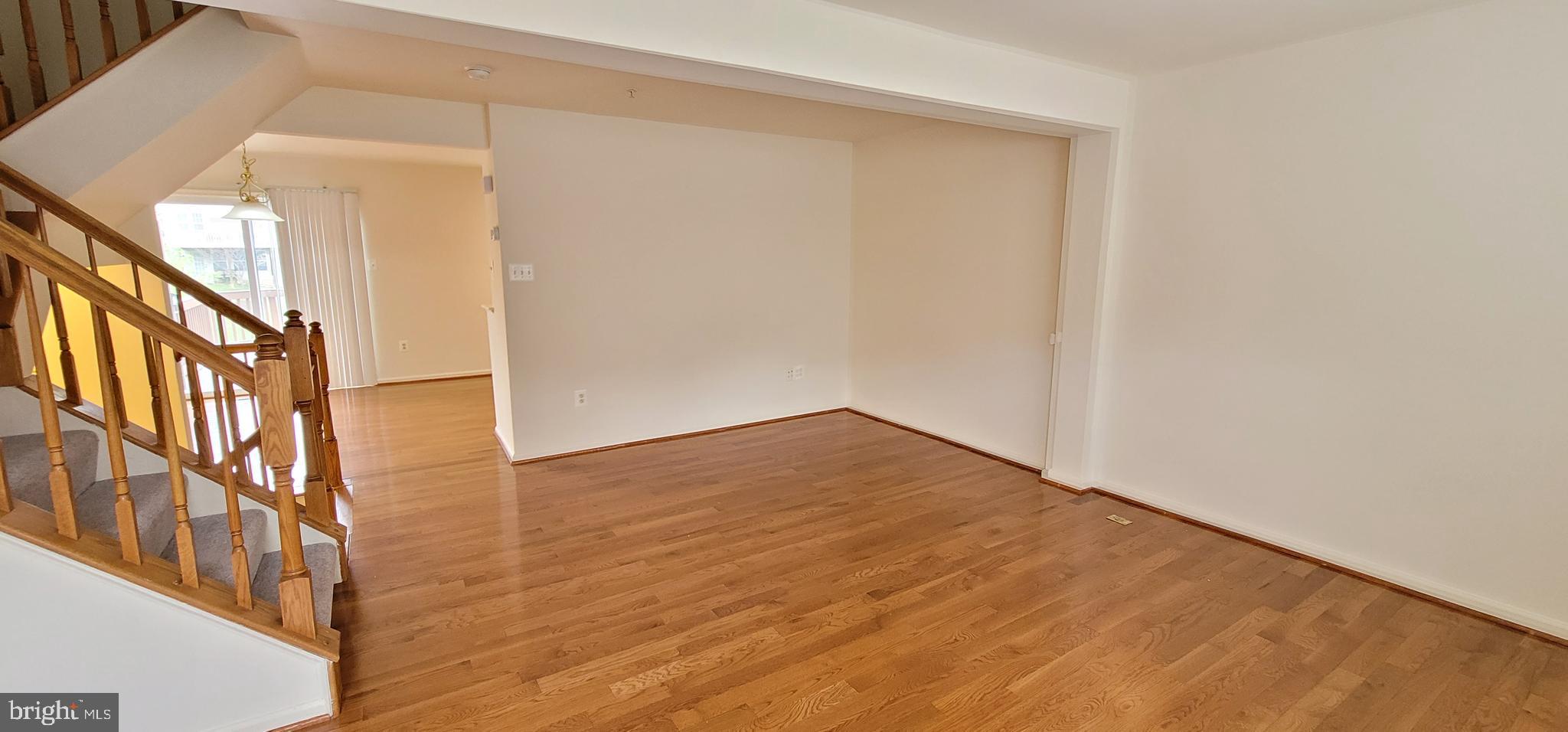 VILLAGE TOWNS - Residential Lease