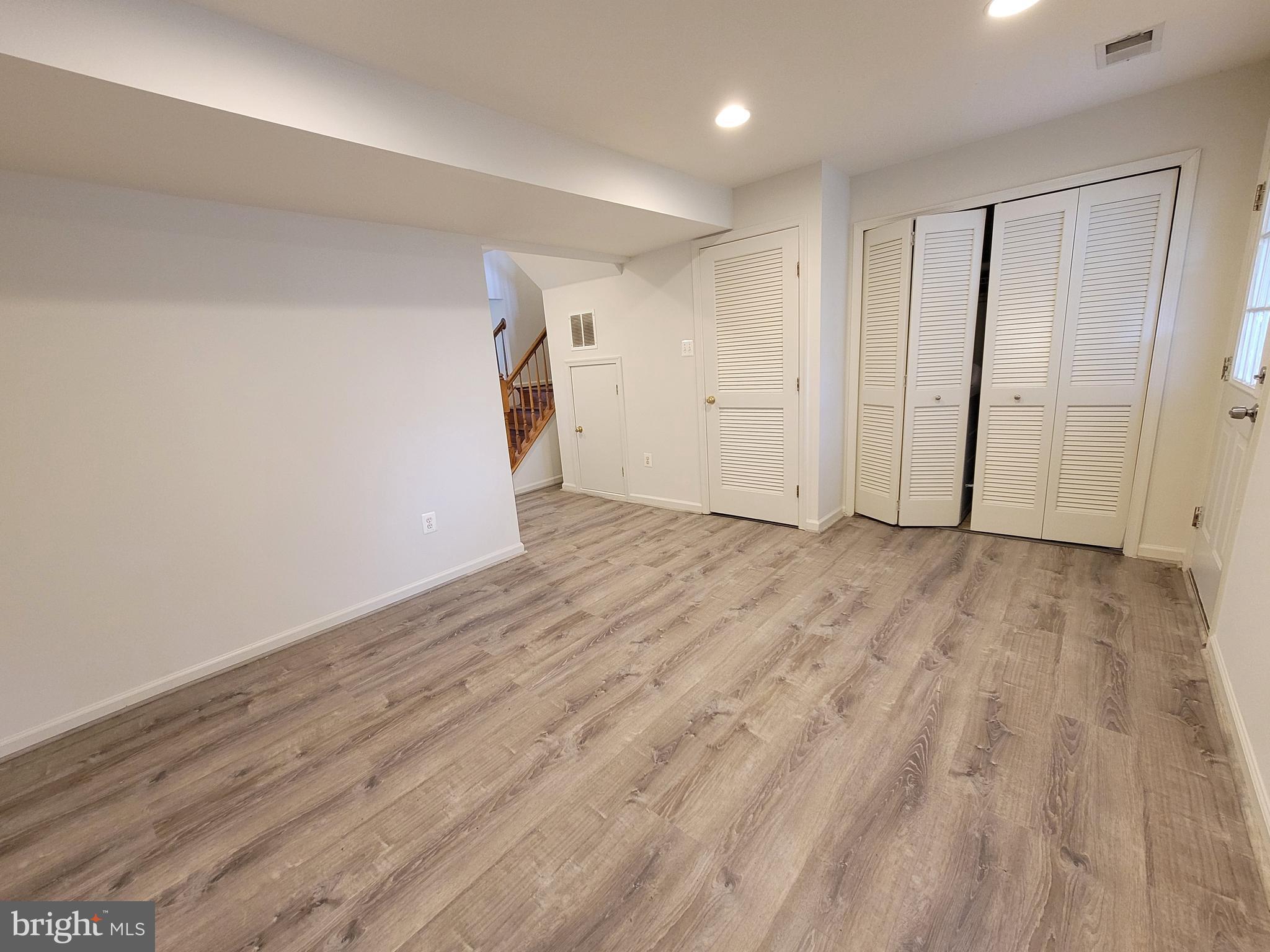 VILLAGE TOWNS - Residential Lease