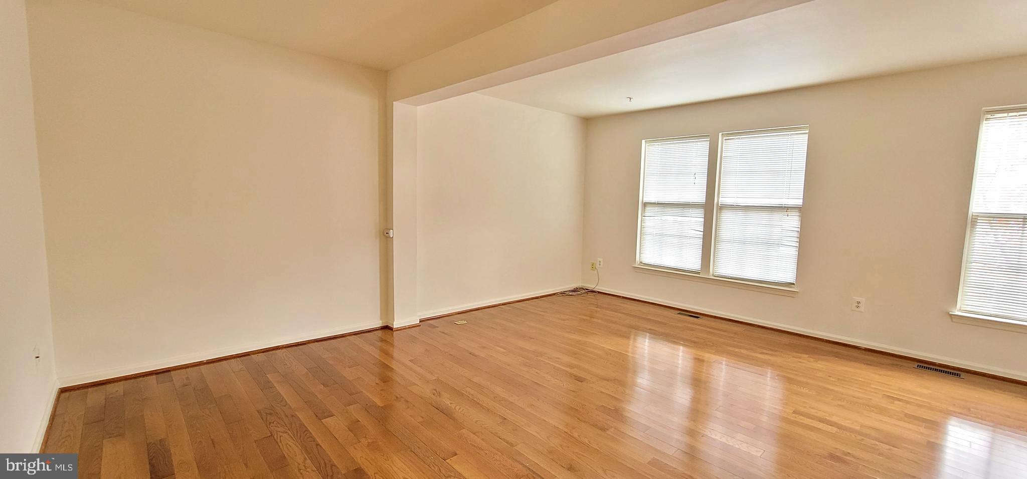 VILLAGE TOWNS - Residential Lease