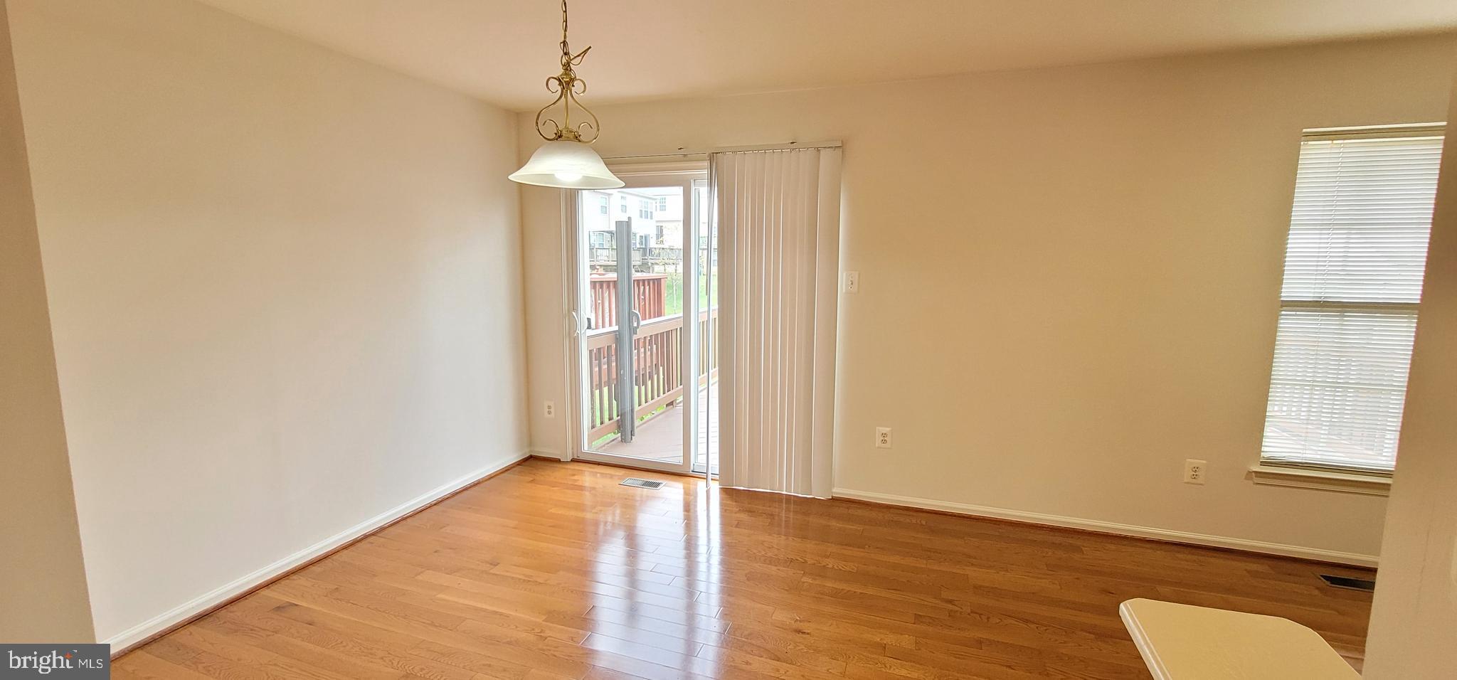 VILLAGE TOWNS - Residential Lease