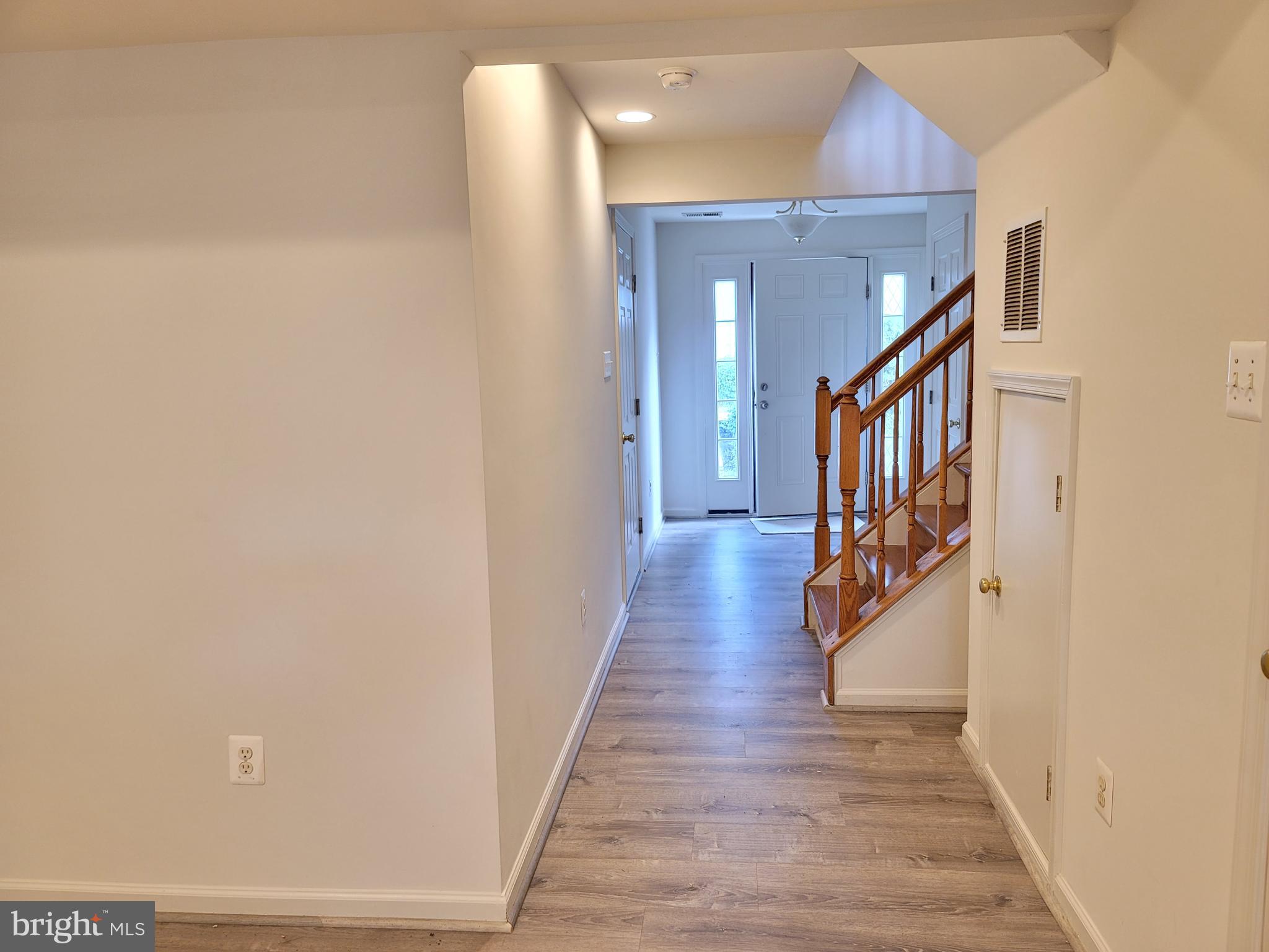 VILLAGE TOWNS - Residential Lease