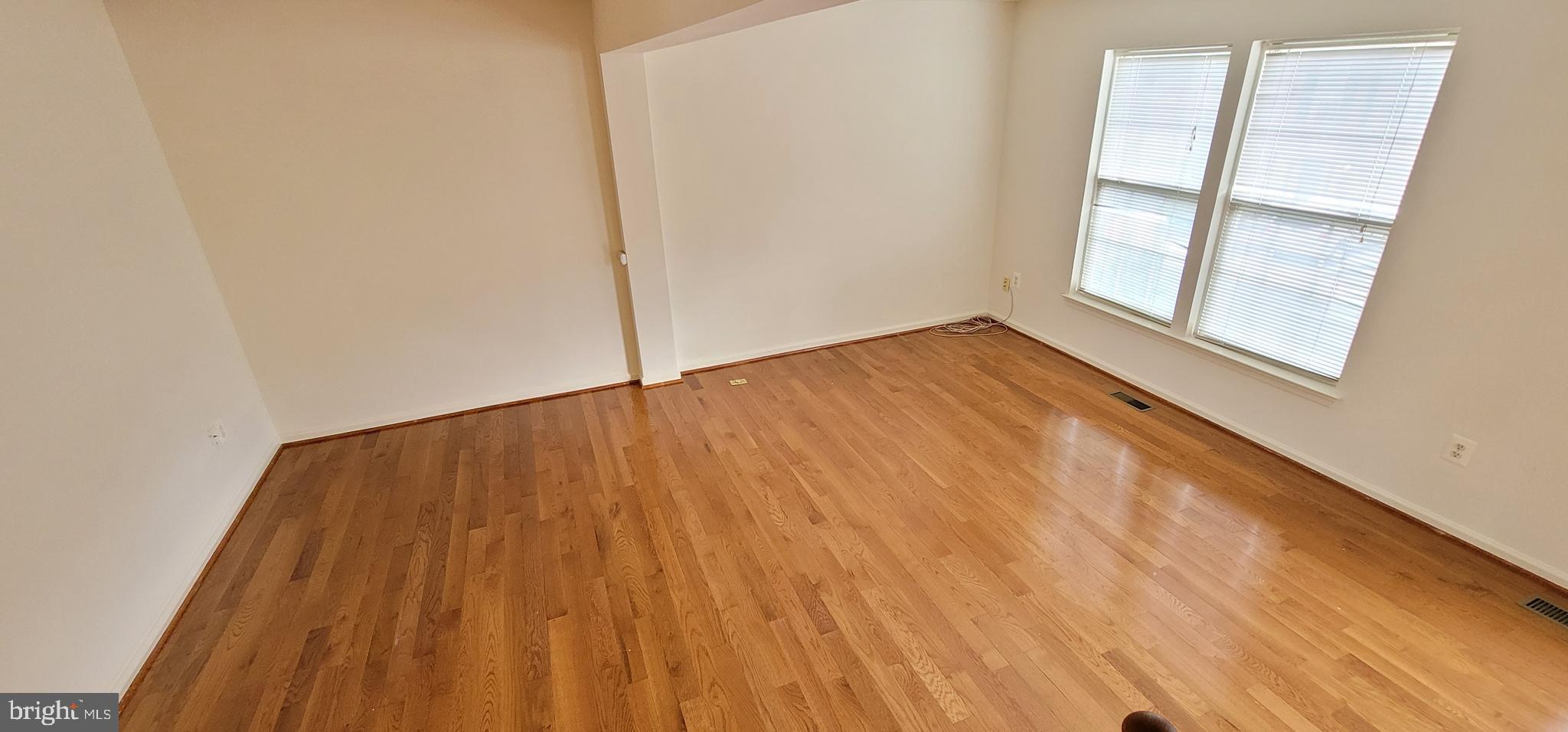 VILLAGE TOWNS - Residential Lease