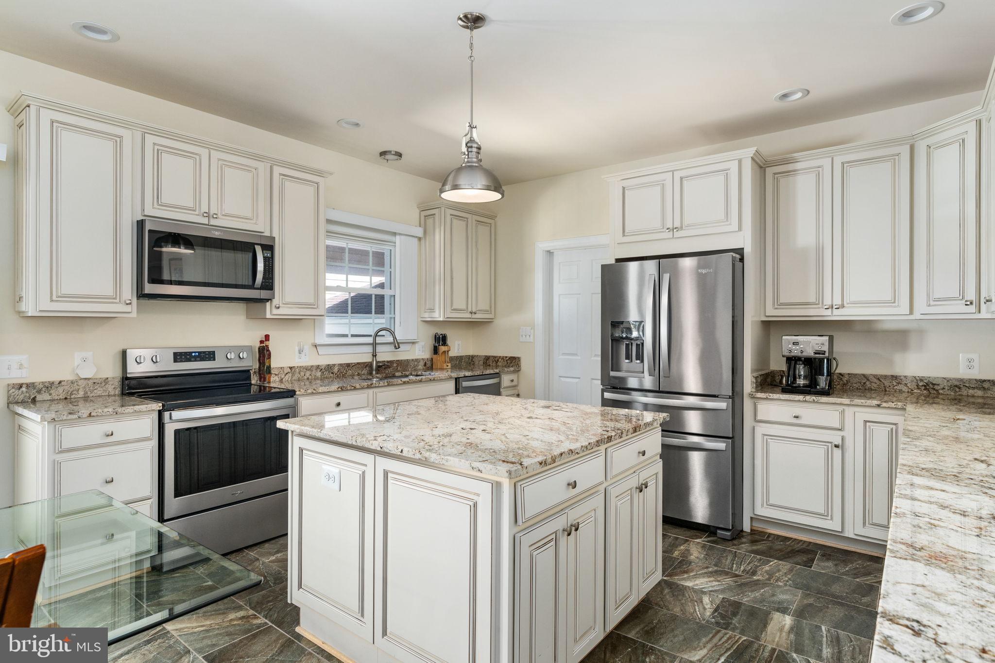 TWIN HARBORS - Residential