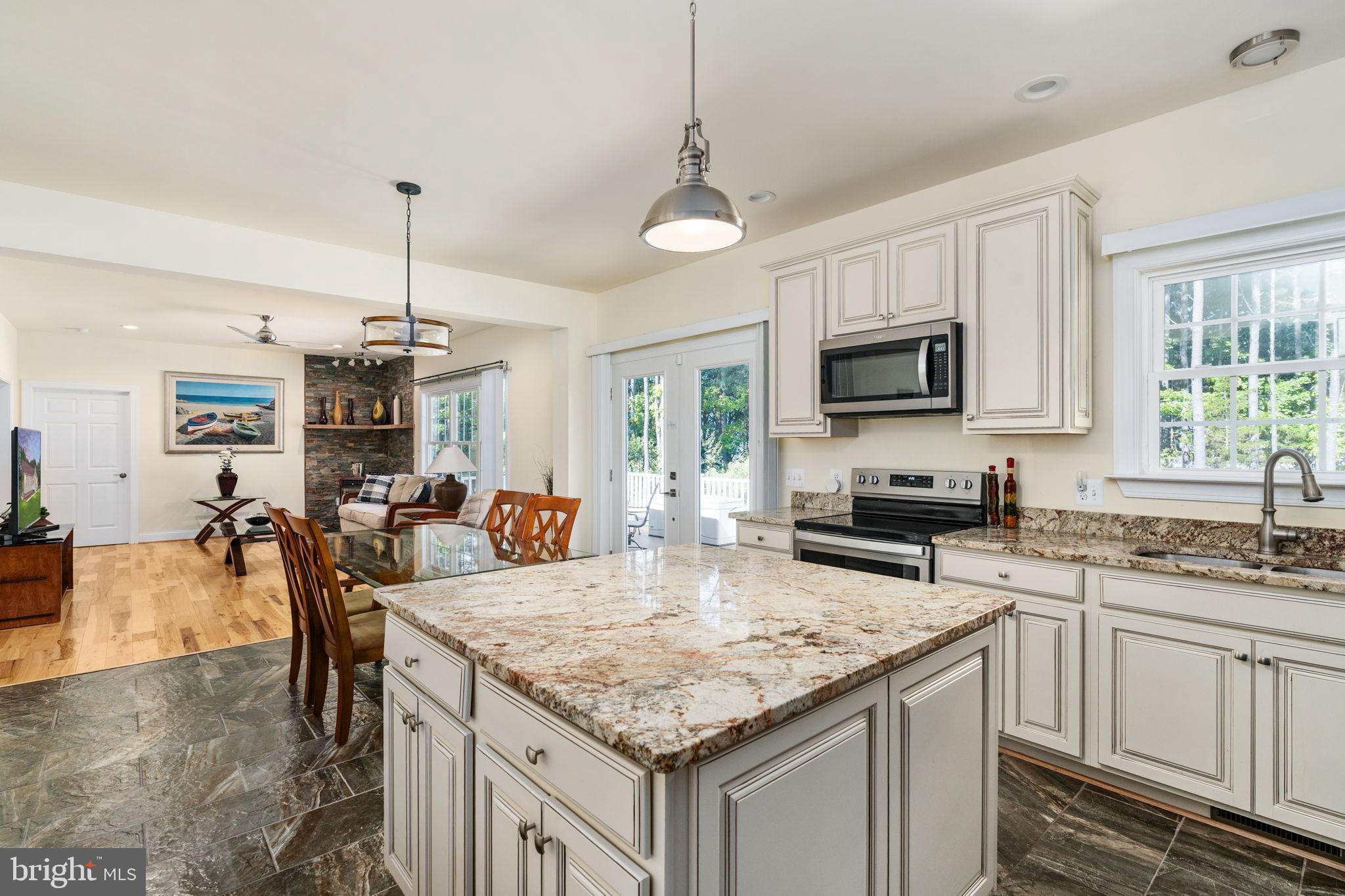 TWIN HARBORS - Residential