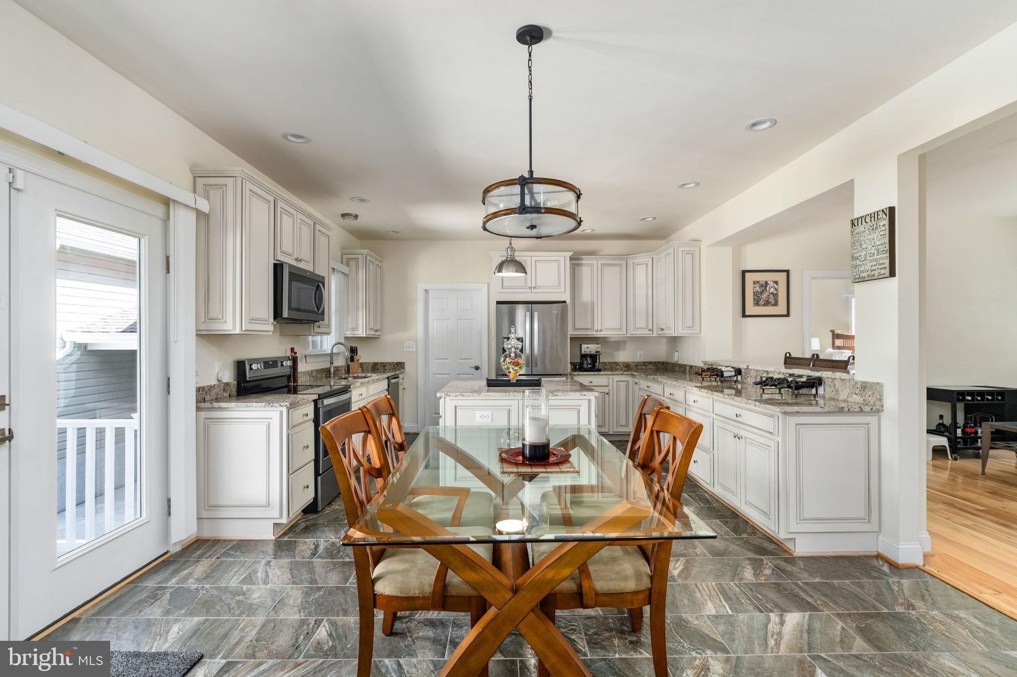 TWIN HARBORS - Residential