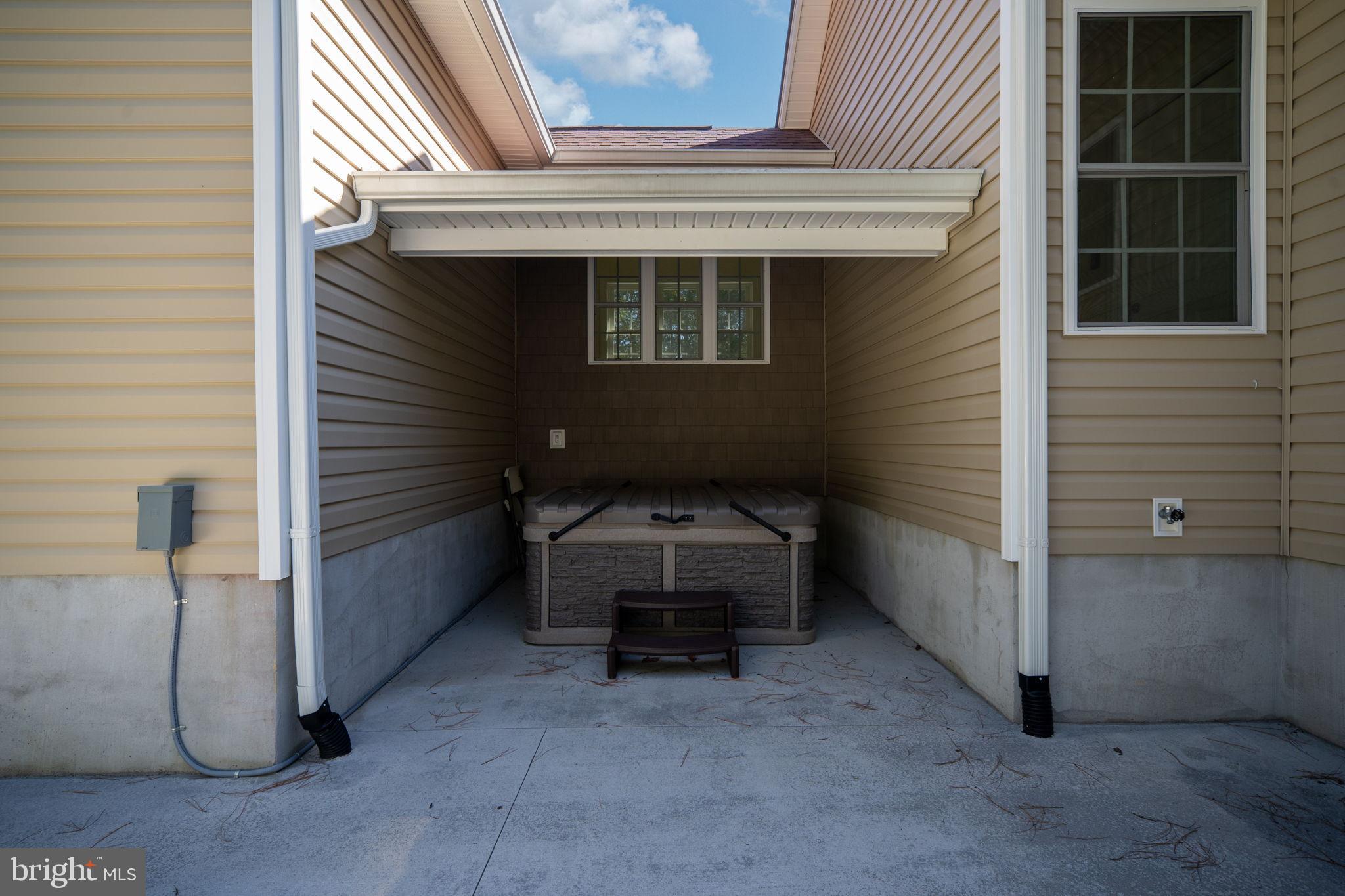 TWIN HARBORS - Residential