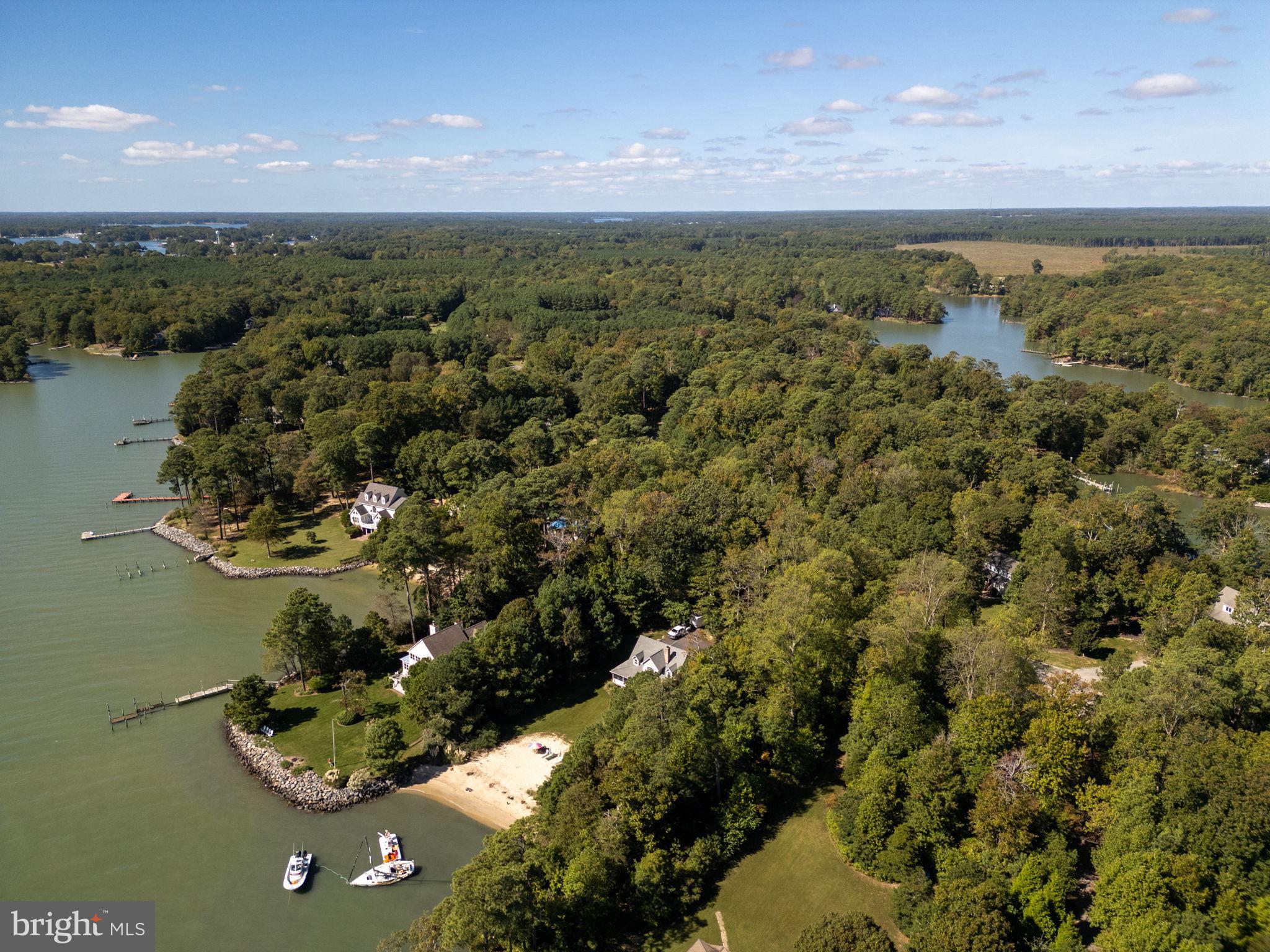 TWIN HARBORS - Residential