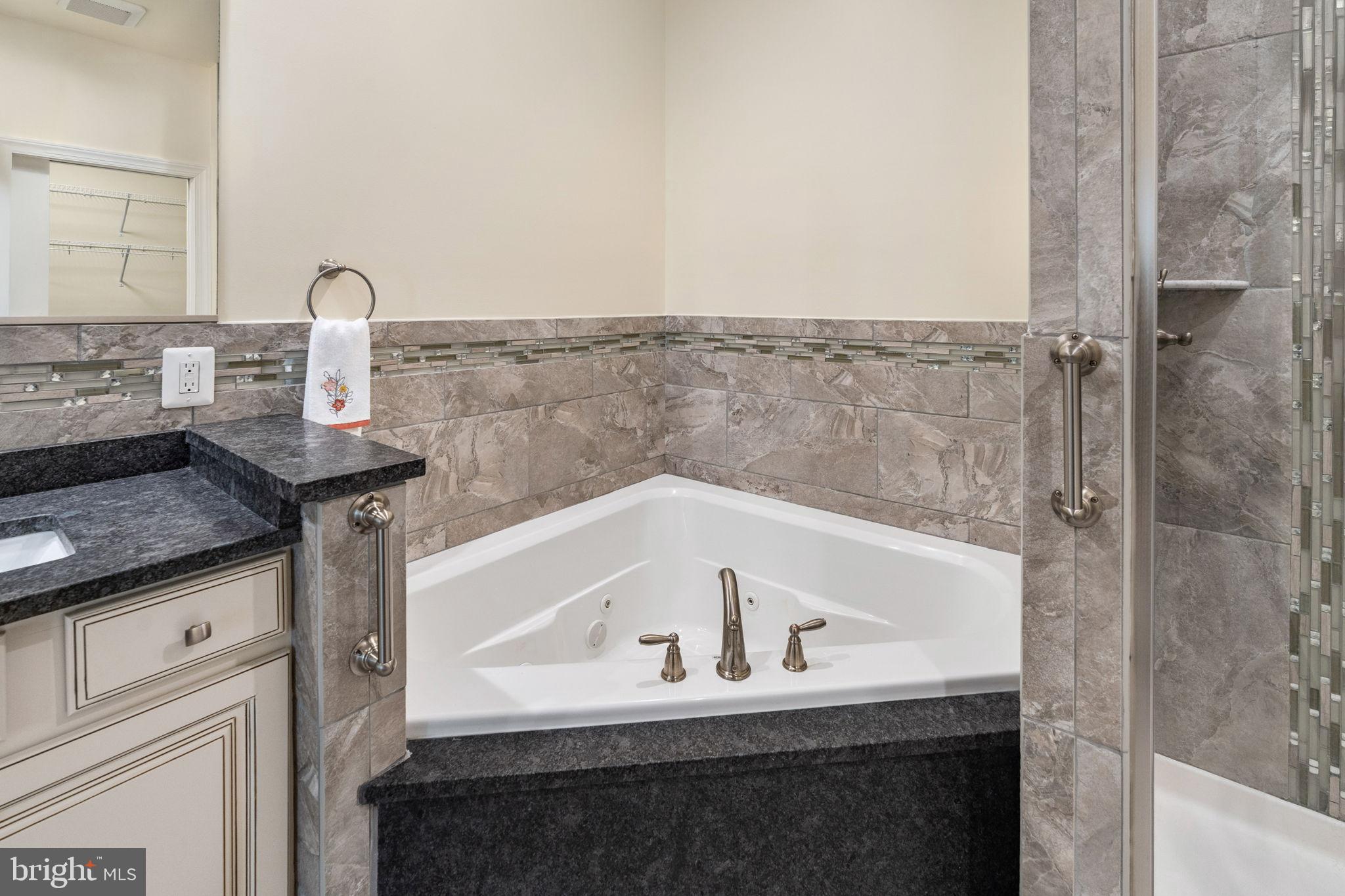 TWIN HARBORS - Residential