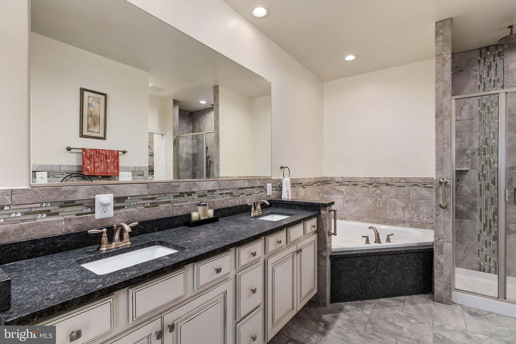 TWIN HARBORS - Residential