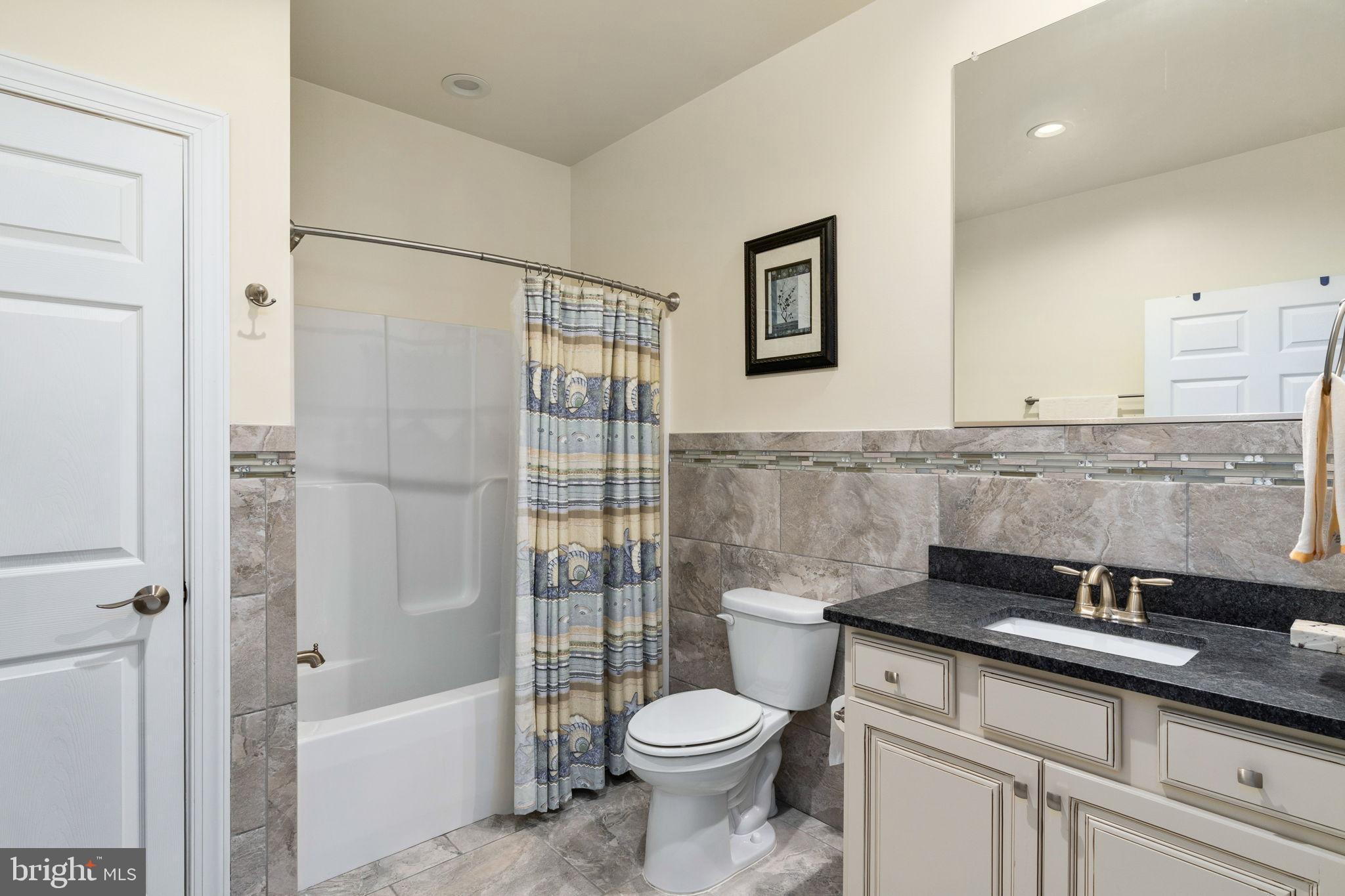 TWIN HARBORS - Residential