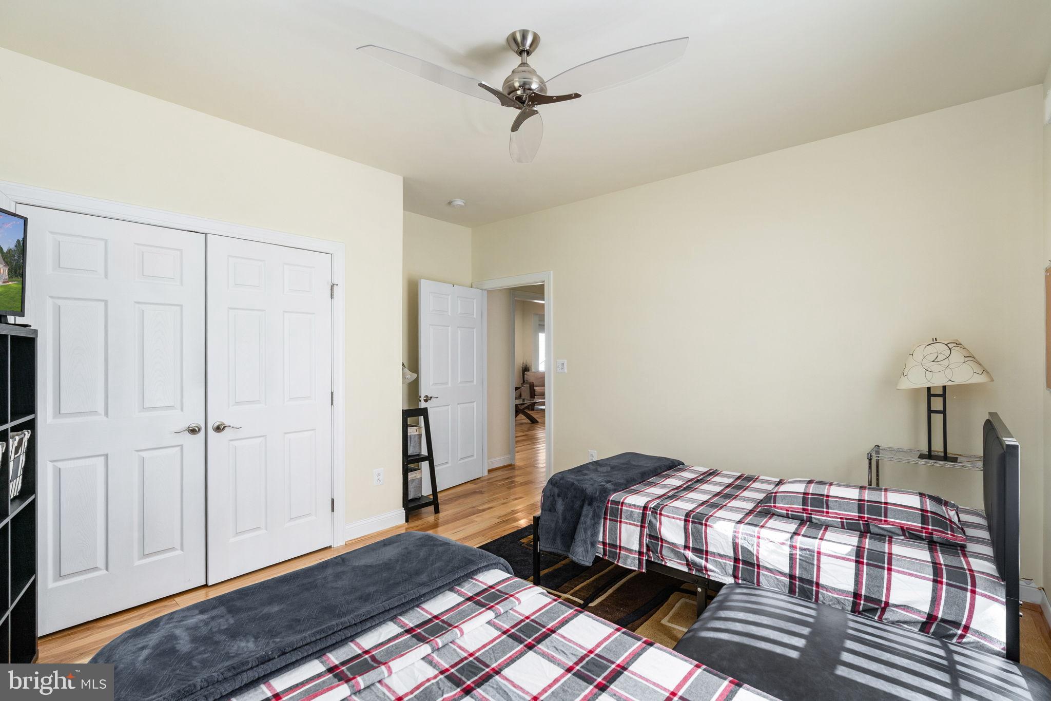 TWIN HARBORS - Residential