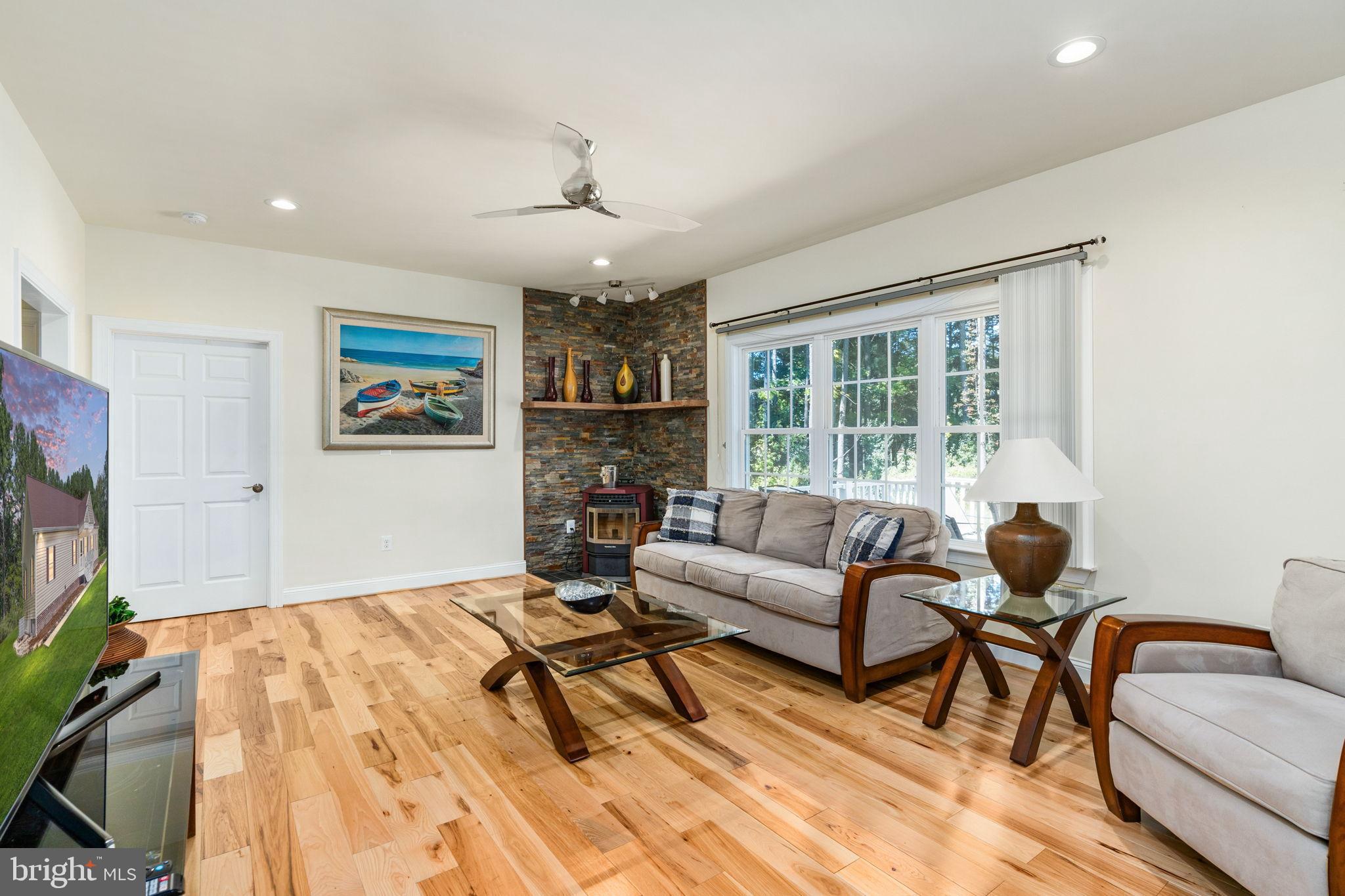 TWIN HARBORS - Residential