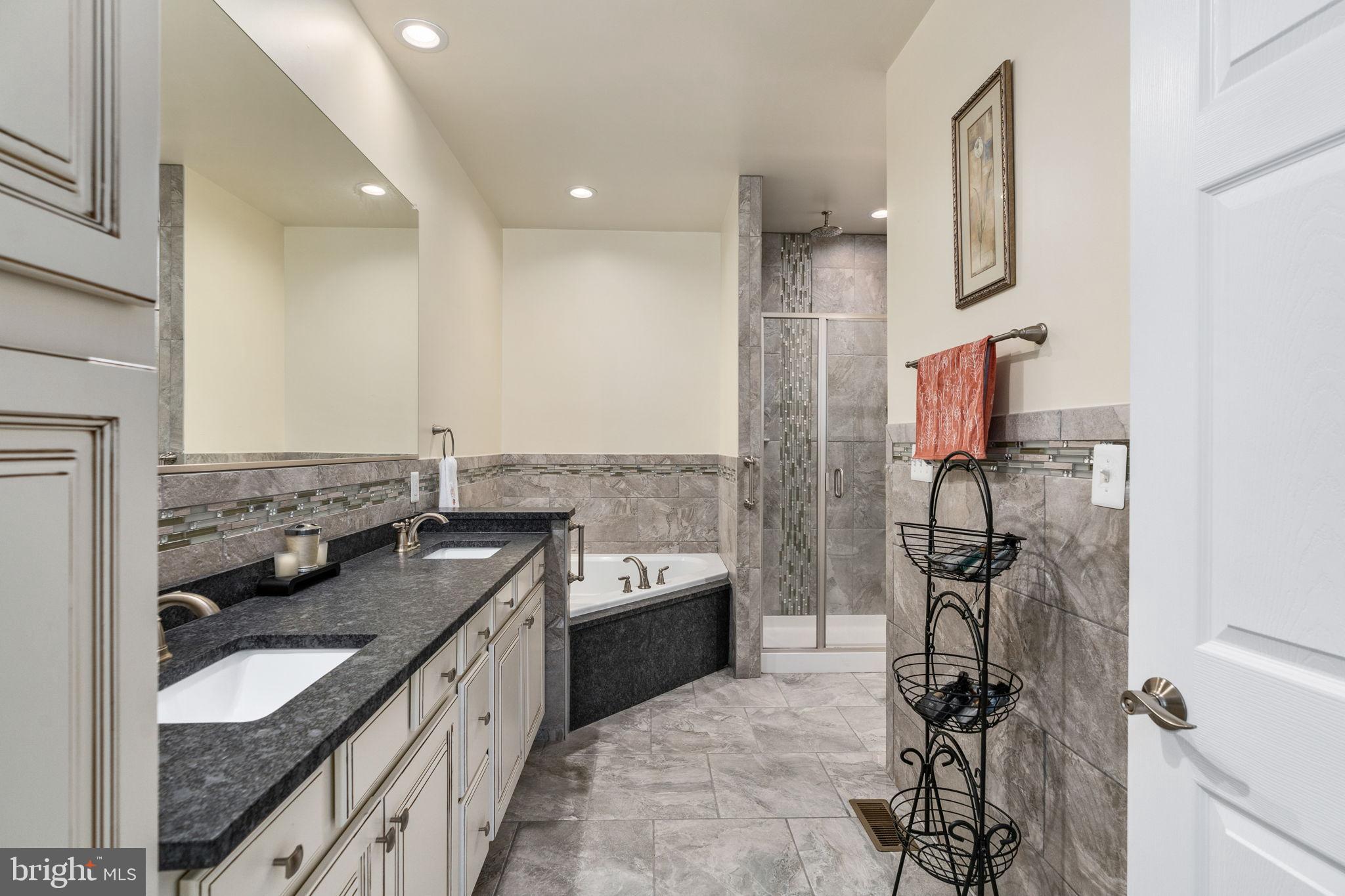 TWIN HARBORS - Residential