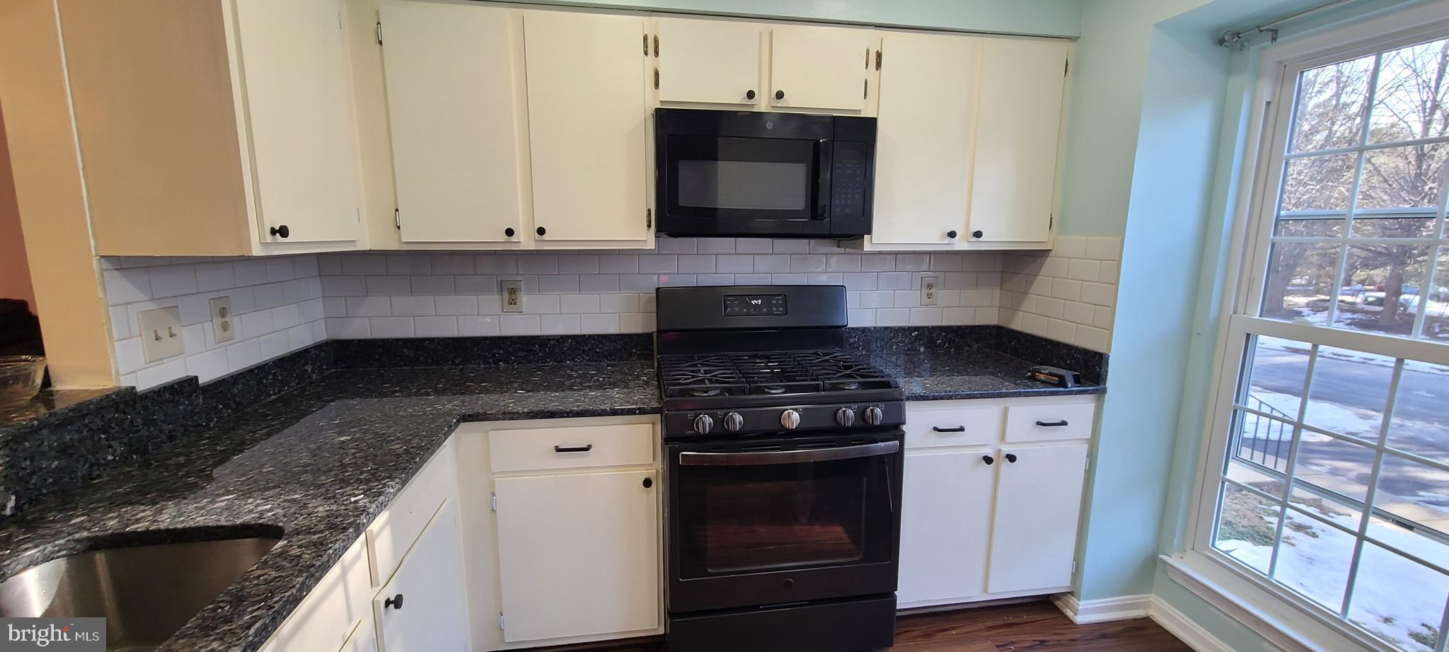 FLOWER HILL - Residential Lease