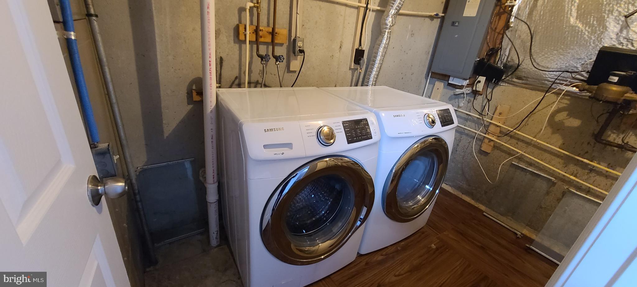 FLOWER HILL - Residential Lease