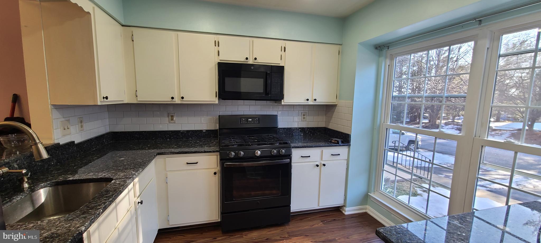 FLOWER HILL - Residential Lease